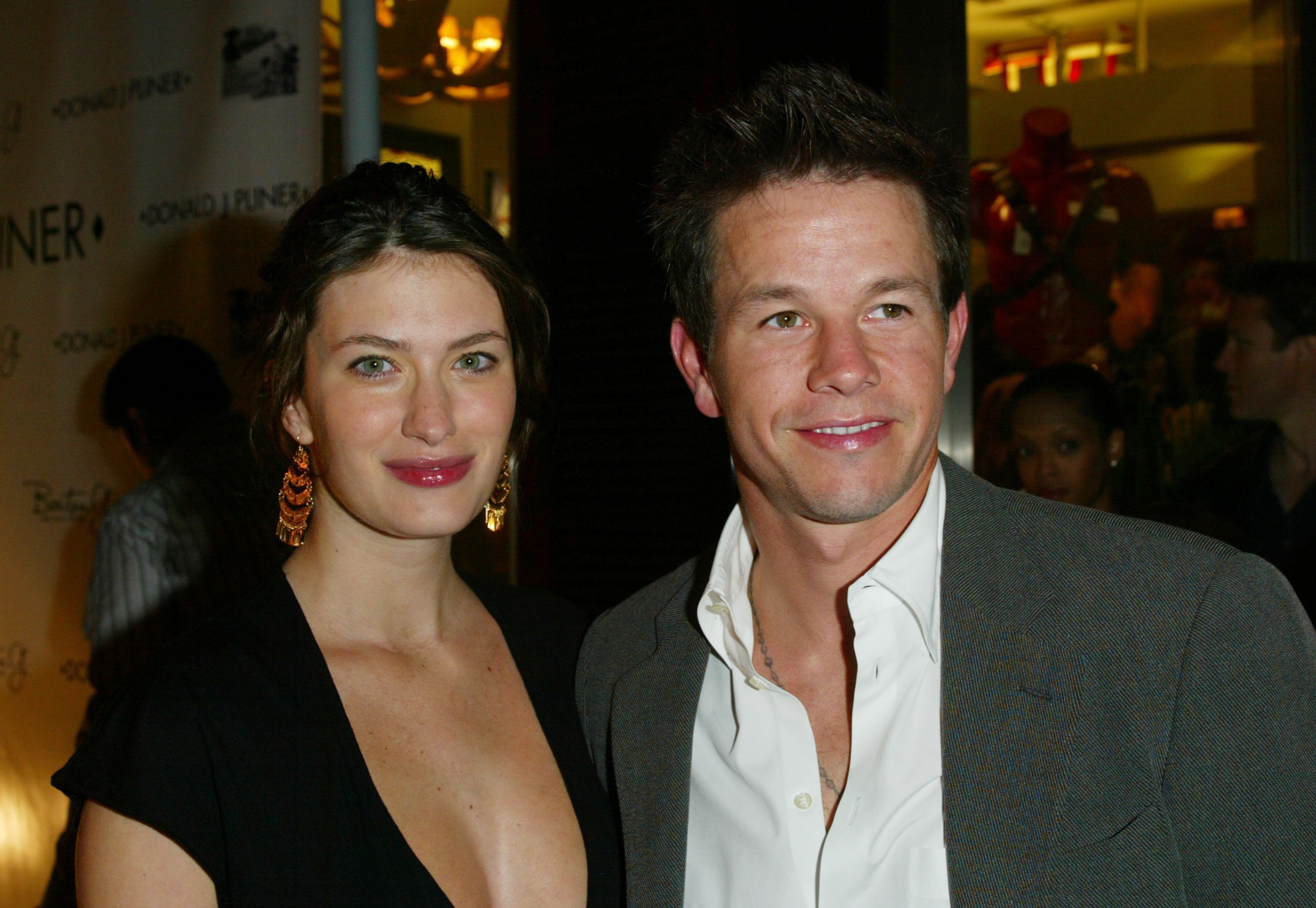 Rhea Durham and Mark Wahlberg at the Grand Opening of The Donald J Pliner Boutique in Beverly Hills, California, on September 25, 2003 | Source: Getty Images