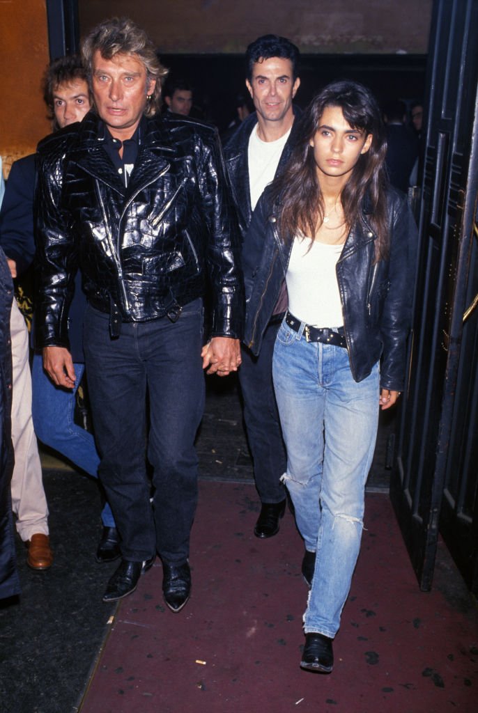 Johnny Hallyday et Adeline Blondieau lors d'une soirée au Palace le 15 septembre 1989 à Paris, France. | Photo :  Getty Images