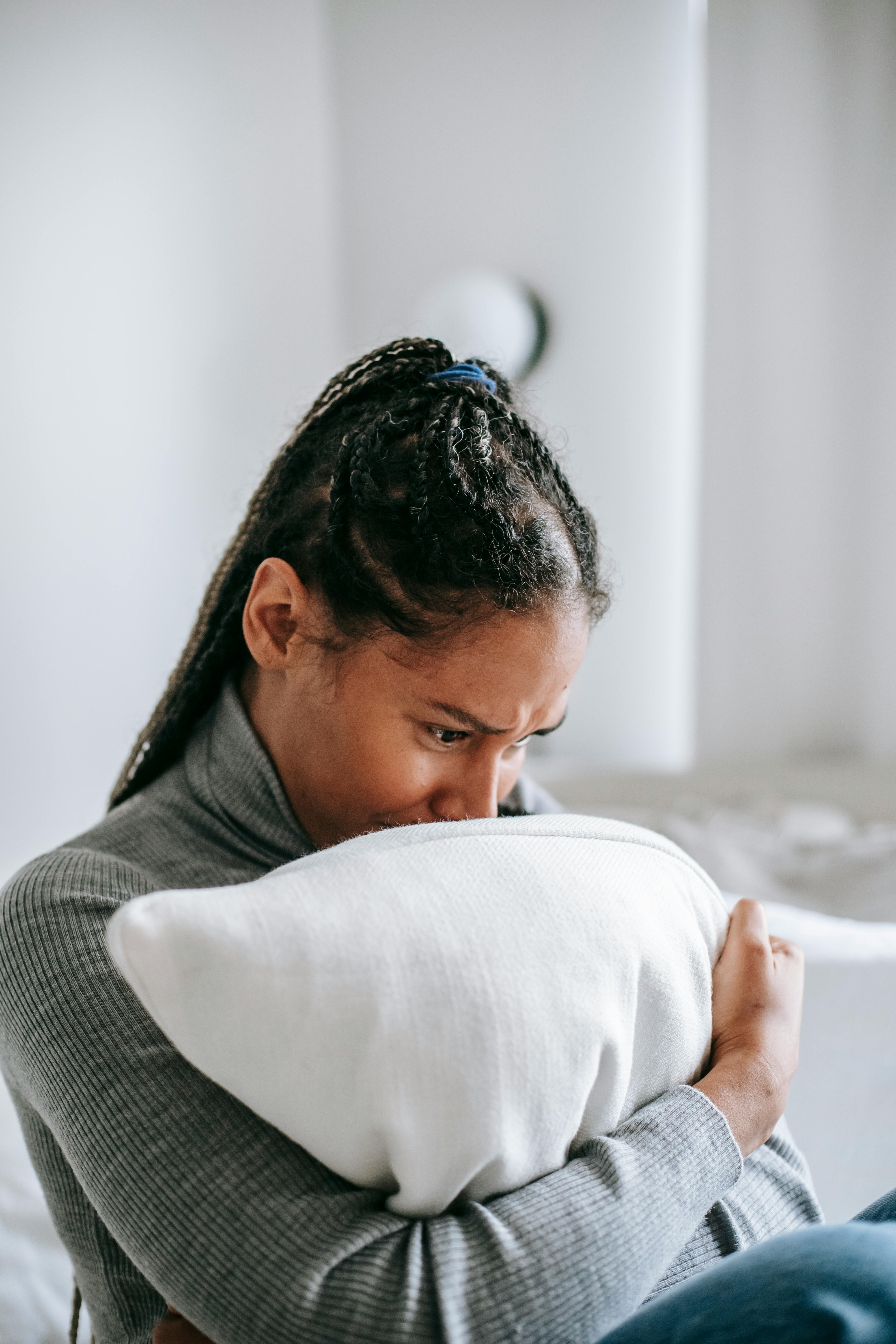 A woman clutching a pillow | Source: Pexels