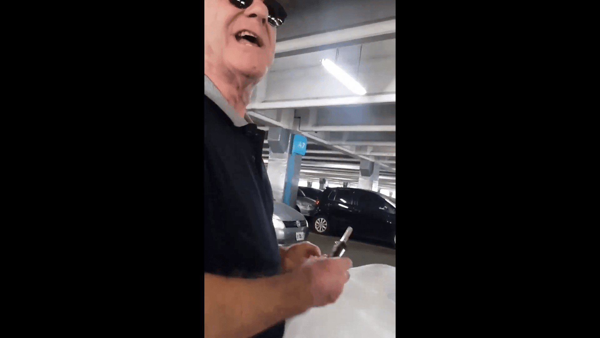 El hombre que insultó al conductor. Fuente: Twitter/diegobranca El hombre que insultó al conductor. Fuente: Twitter/diegobranca