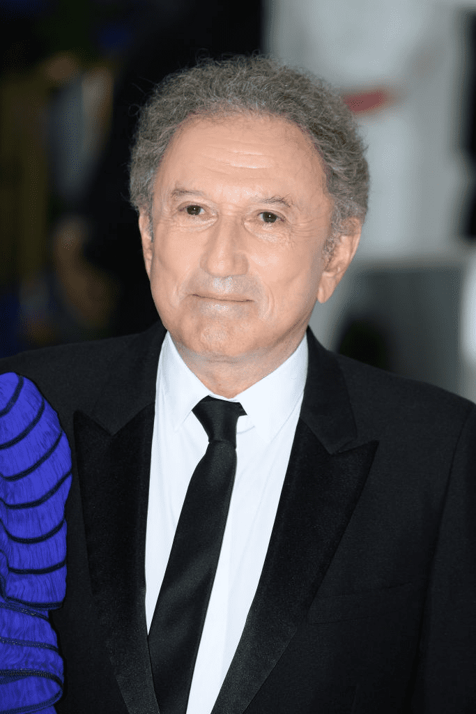 Michel Drucker assiste au 71ème Bal de la Croix-Rouge de Monaco le 26 juillet 2019 à Monaco, Monaco. | Photo : Getty Images
