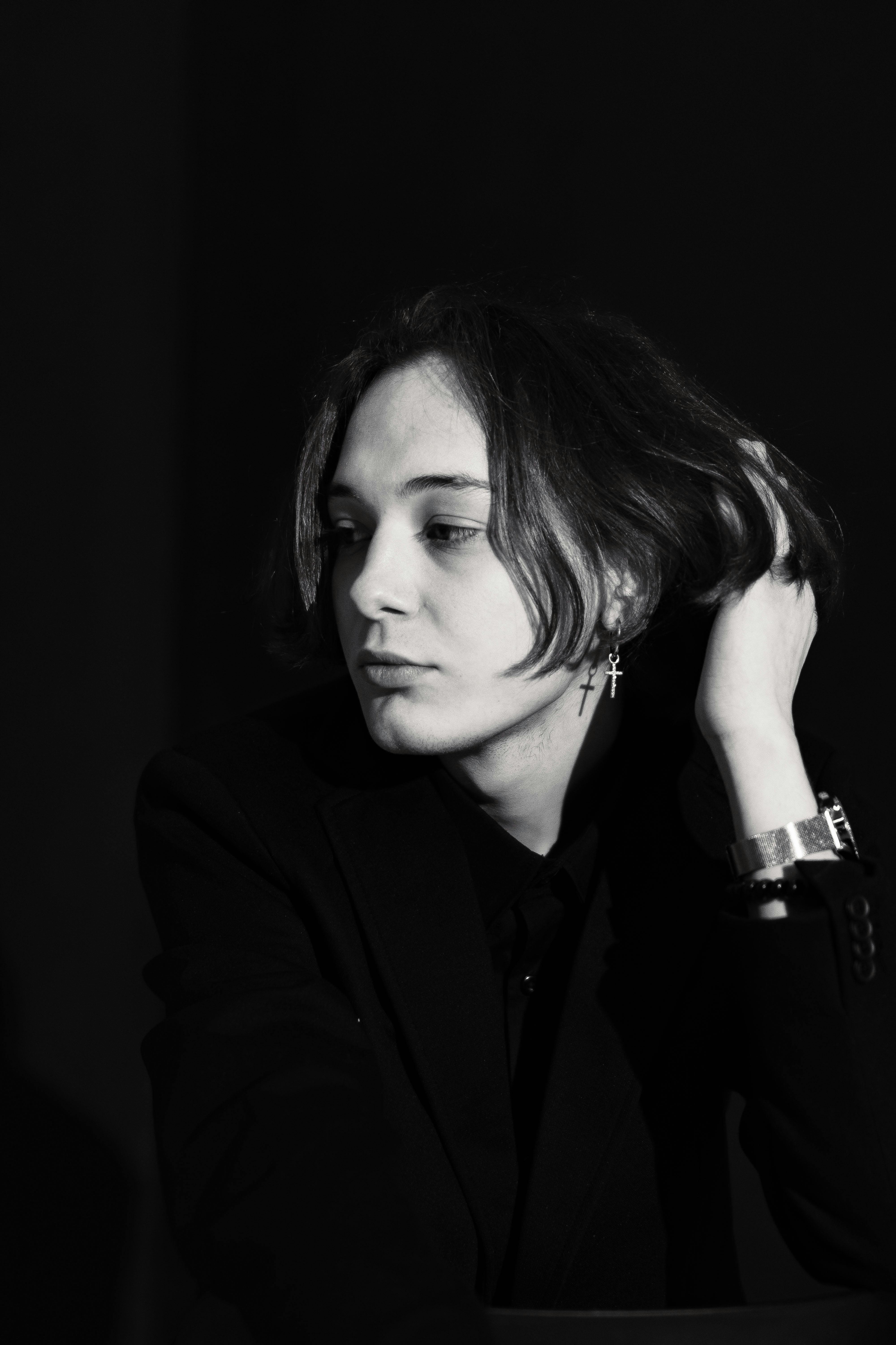 A serious woman looking at someone | Source: Pexels