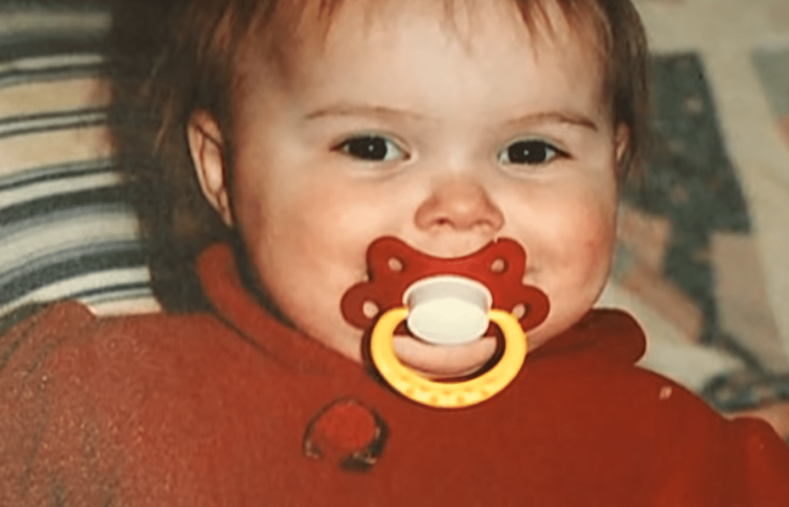 A photo of Julia with pacifier in her mouth. | Source: youtube.com/Tina Traster