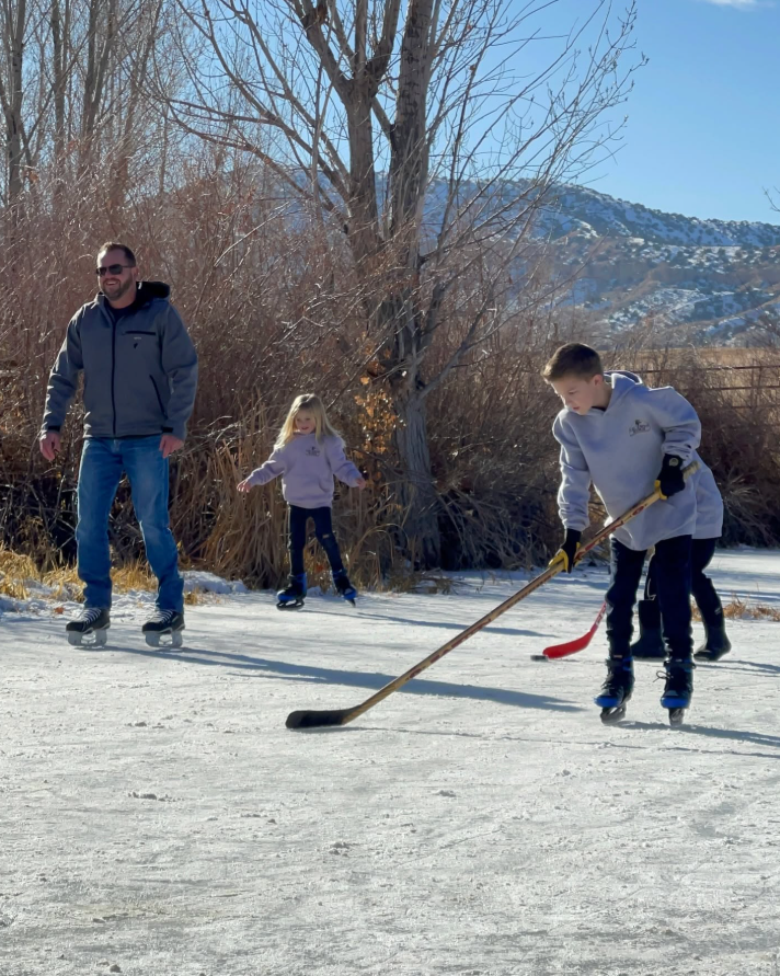 Spencer Long enjoys a day of ice skating and hockey with his children. The family often spent time outdoors together, a reflection of the close bond his mother remembered as she honored the lives of Spencer, Katrina, and their three sons. | Source: Facebook/katrina.g.long