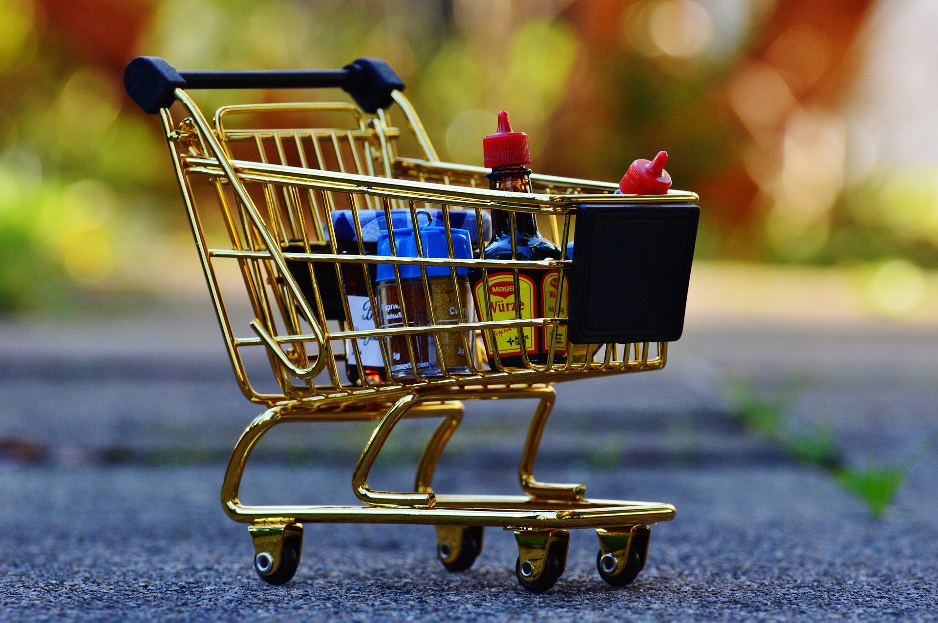 Un chariot dans un supermarché. | Photo : Pixabay