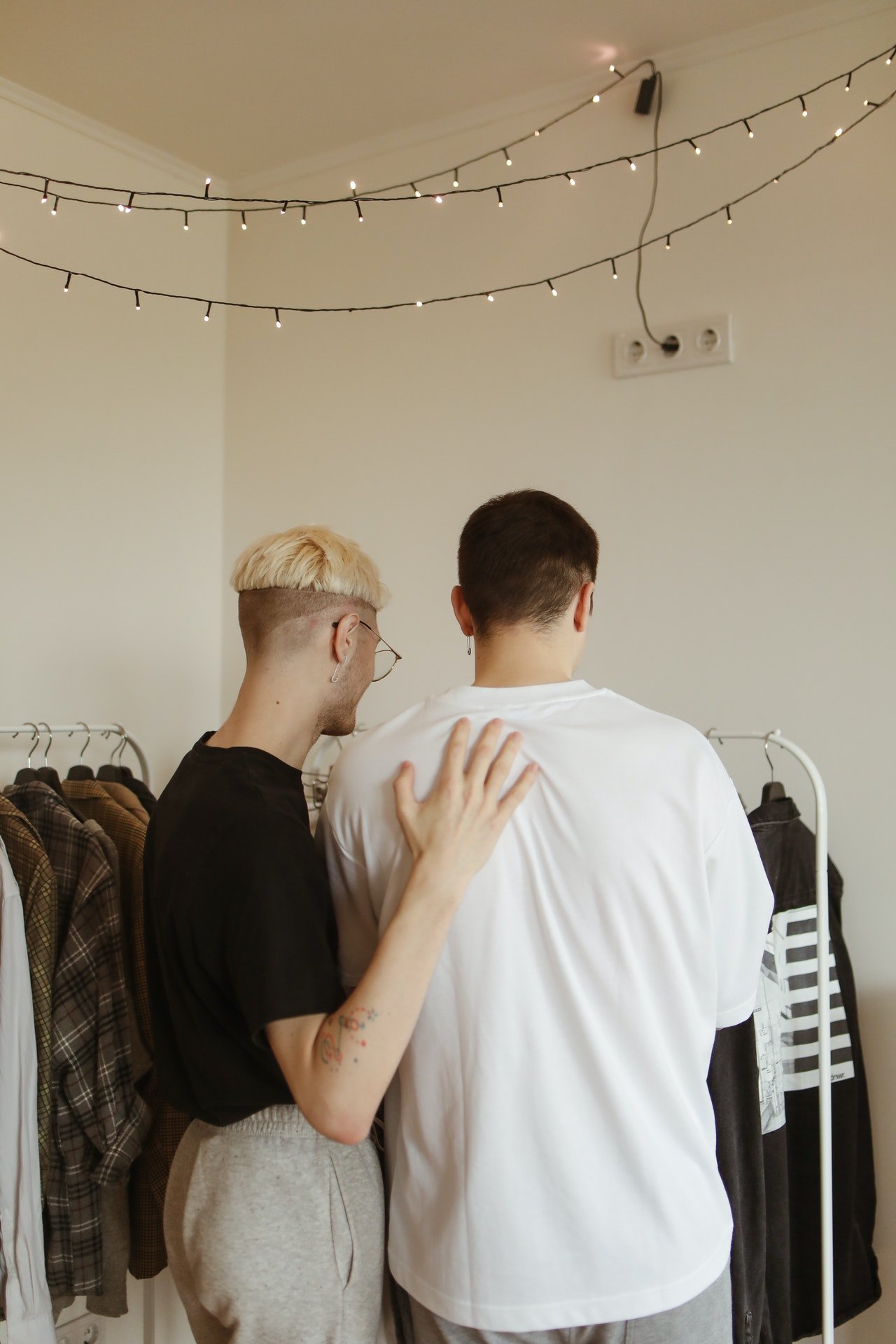 Photo of two men in warm embrace | Photo: Pexels