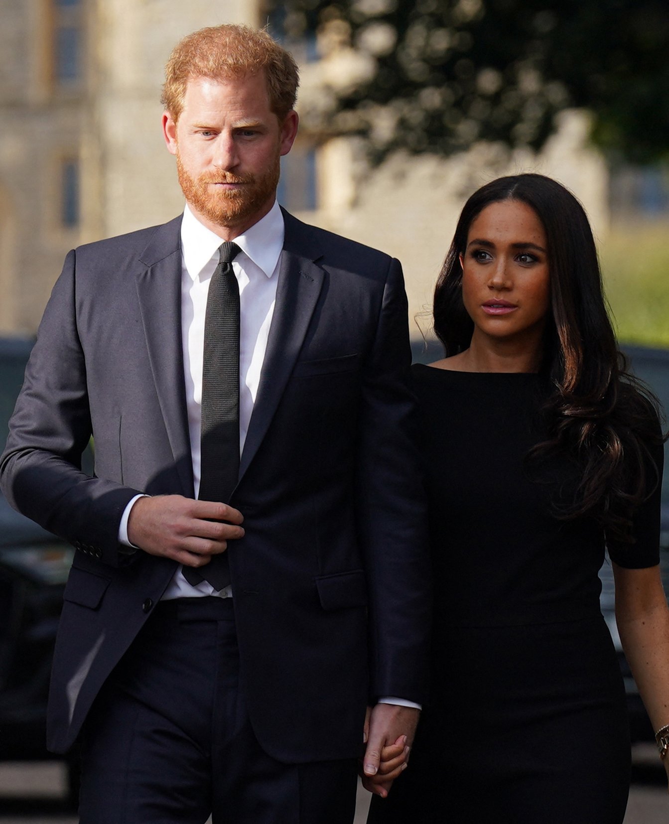 Der britische Prinz Harry und Meghan, Herzogin von Sussex, auf dem langen Spaziergang auf Schloss Windsor am 10. September 2022 | Quelle: Getty Images