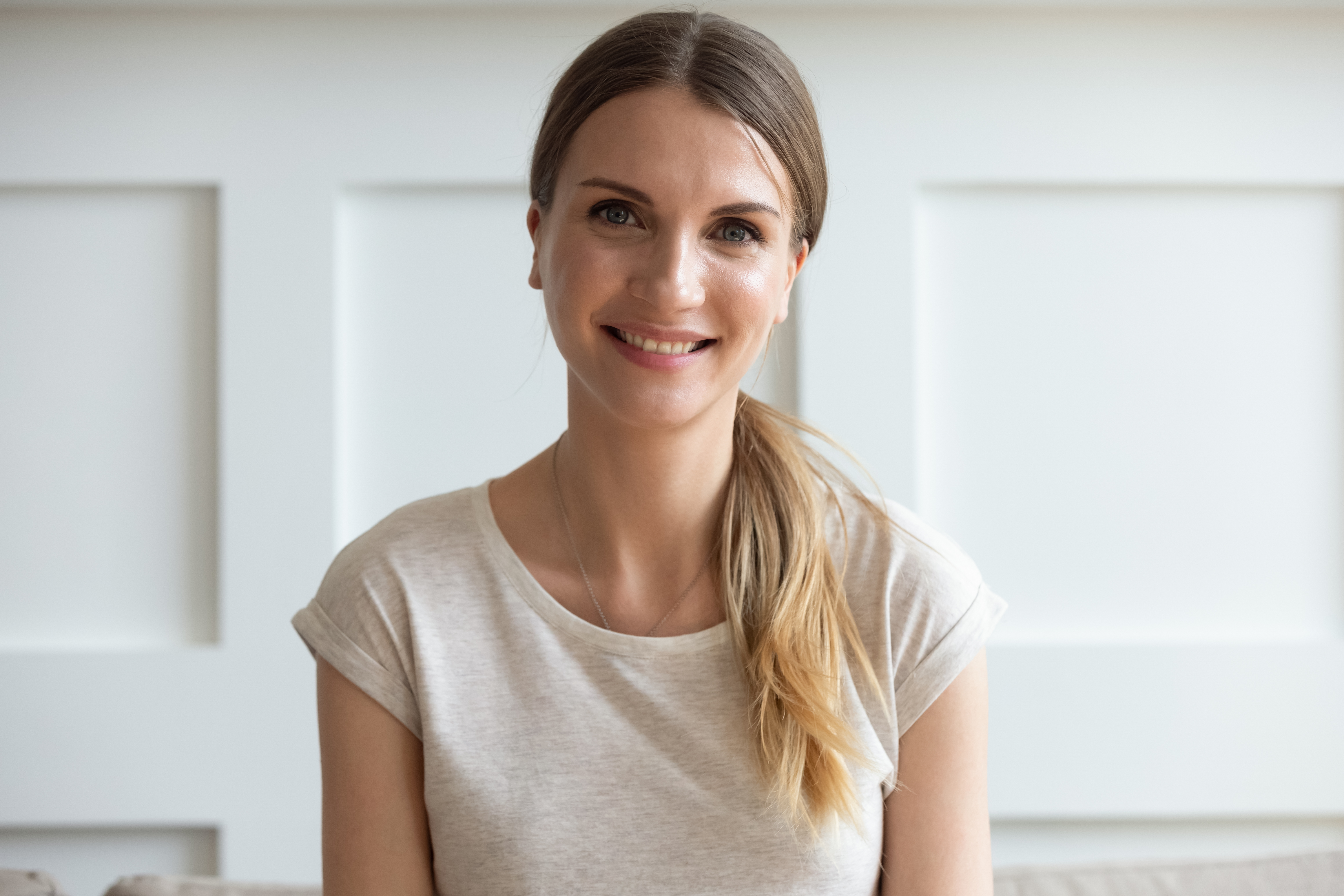 A woman smiling | Source: Shutterstock