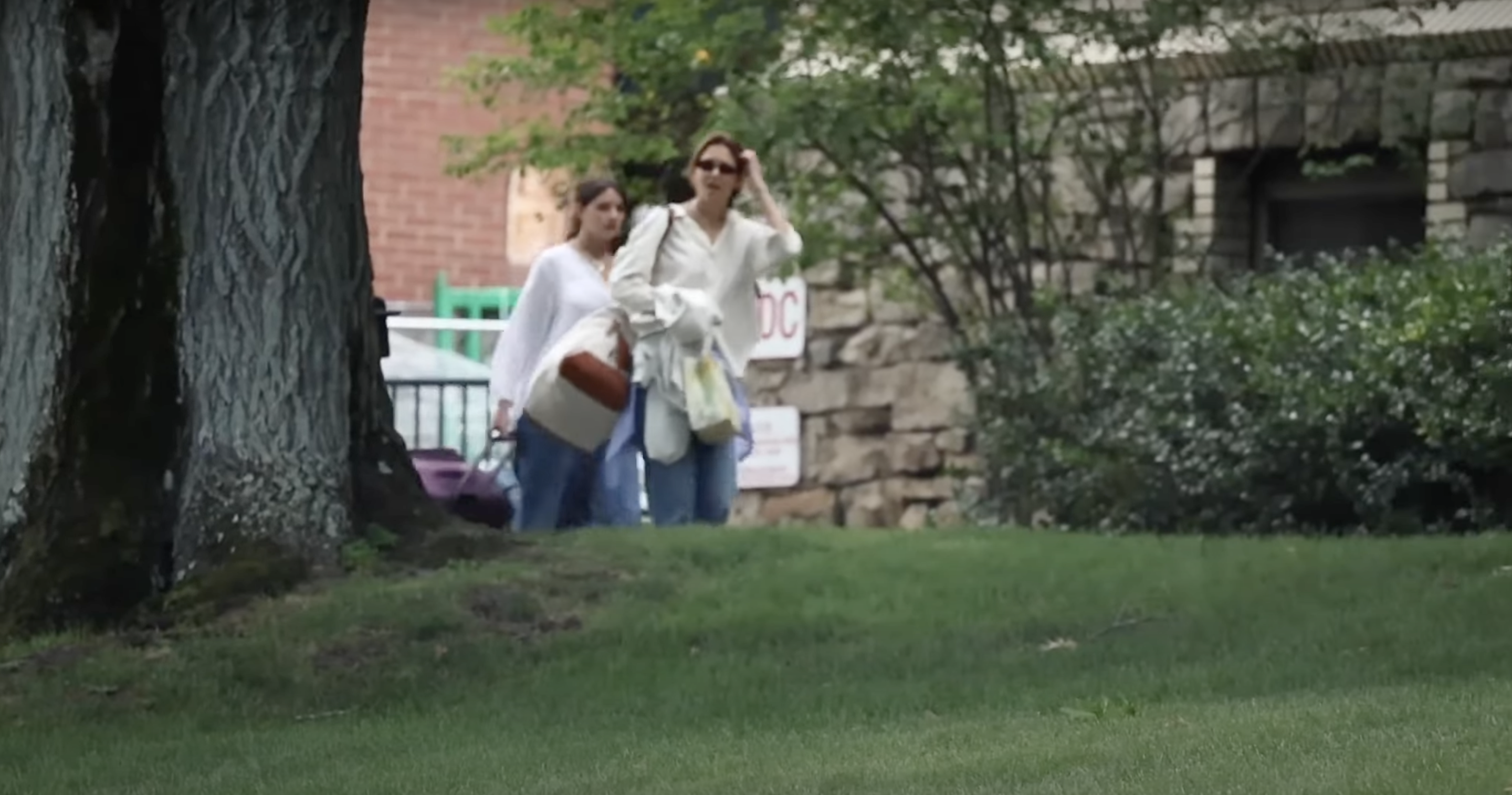 A screenshot of Katie Holmes and her daughter Suri Cruise from a video posted on August 21, 2024 | Source: YouTube/@pagesix