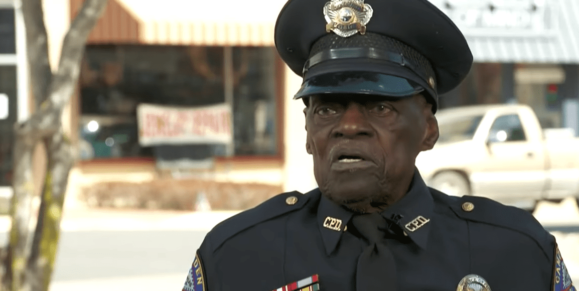L.C. "Buckshot" Smith, the oldest police officer in Texas, during an interview with CBS that aired on March 10, 2021. | Source: YouTube/CBSEveningNews