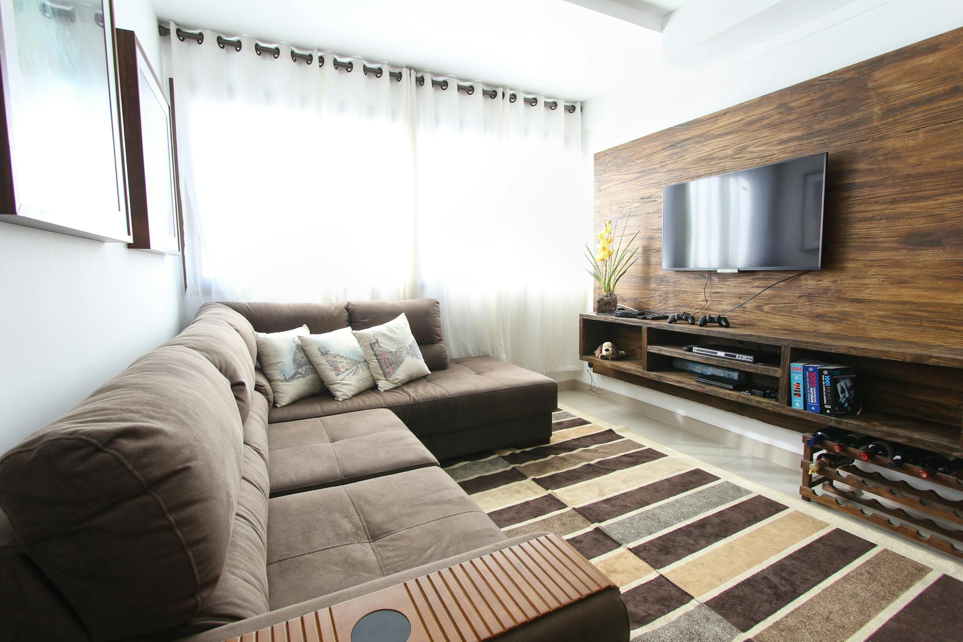 TV in a living room | Source: Pexels