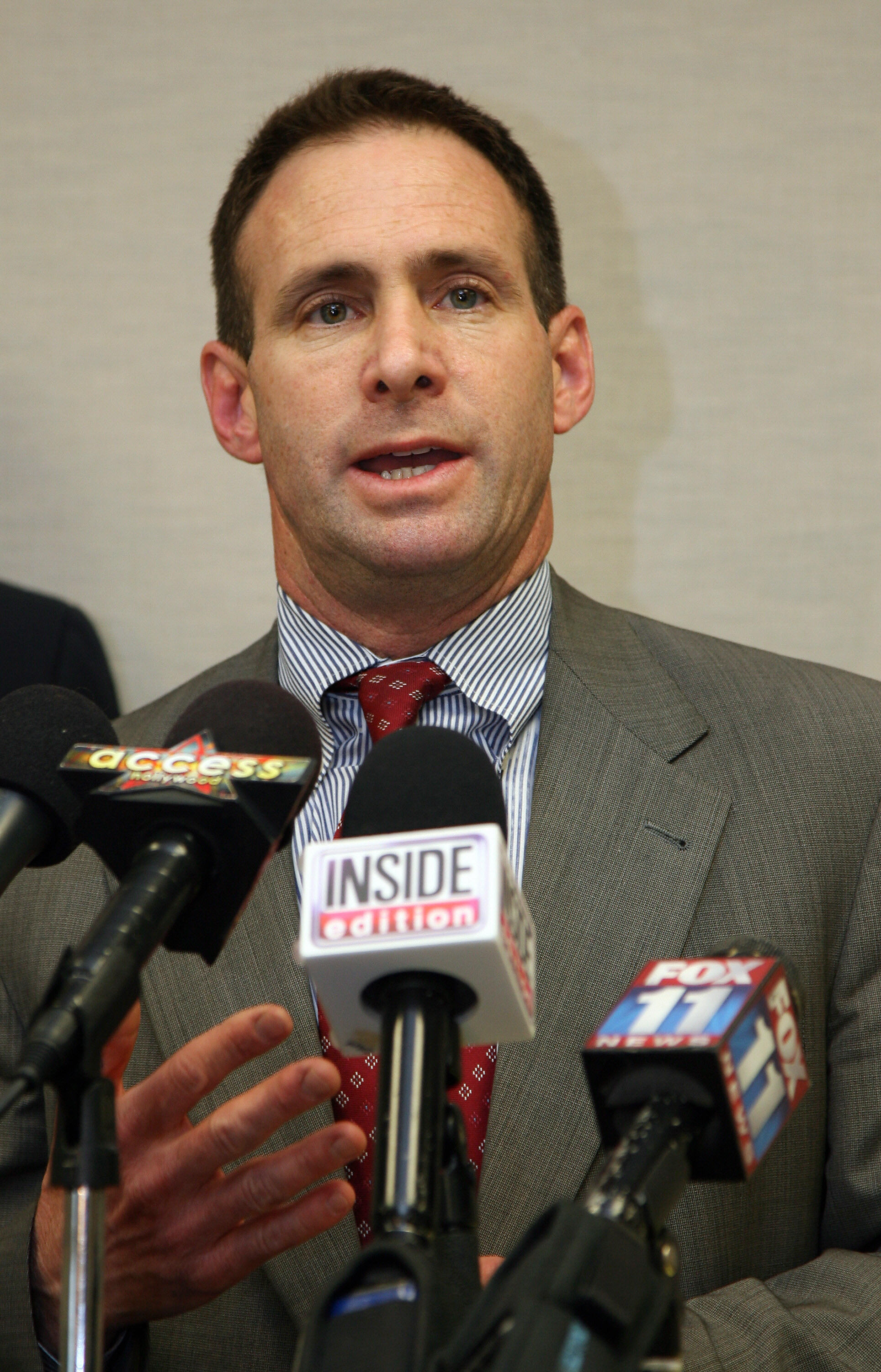 Anna Nicole Smith's attorney Ron Rale arrives to give a press conference in Los Angeles, California, on February 8, 2007, following the news that the former Playboy Playmate had died earlier that day | Source: Getty Images