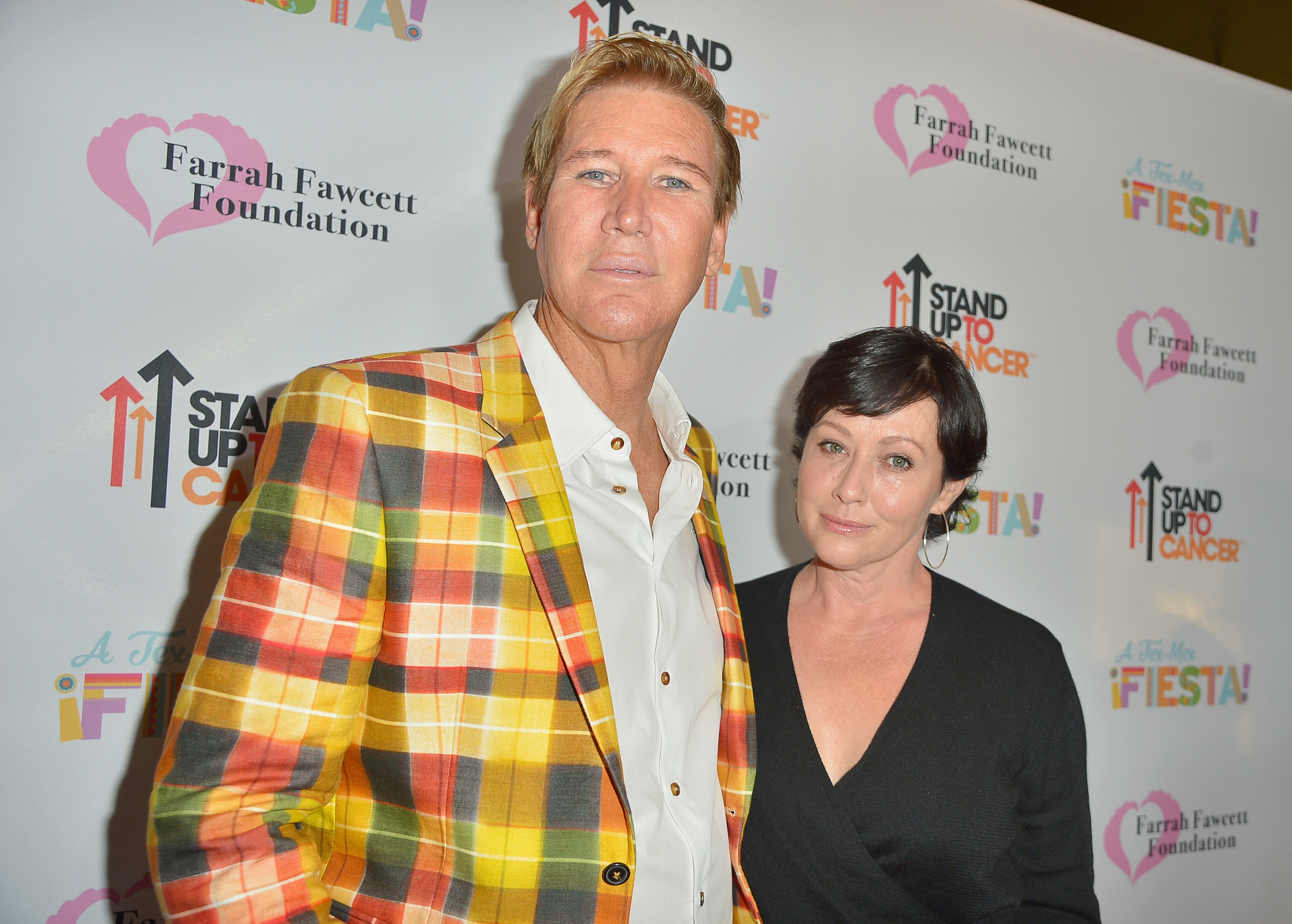 Dr. Lawrence Piro and Shannen Doherty at the Farrah Fawcett Foundation's "Tex-Mex Fiesta" in Los Angeles, California on September 9, 2017 | Source: Getty Images