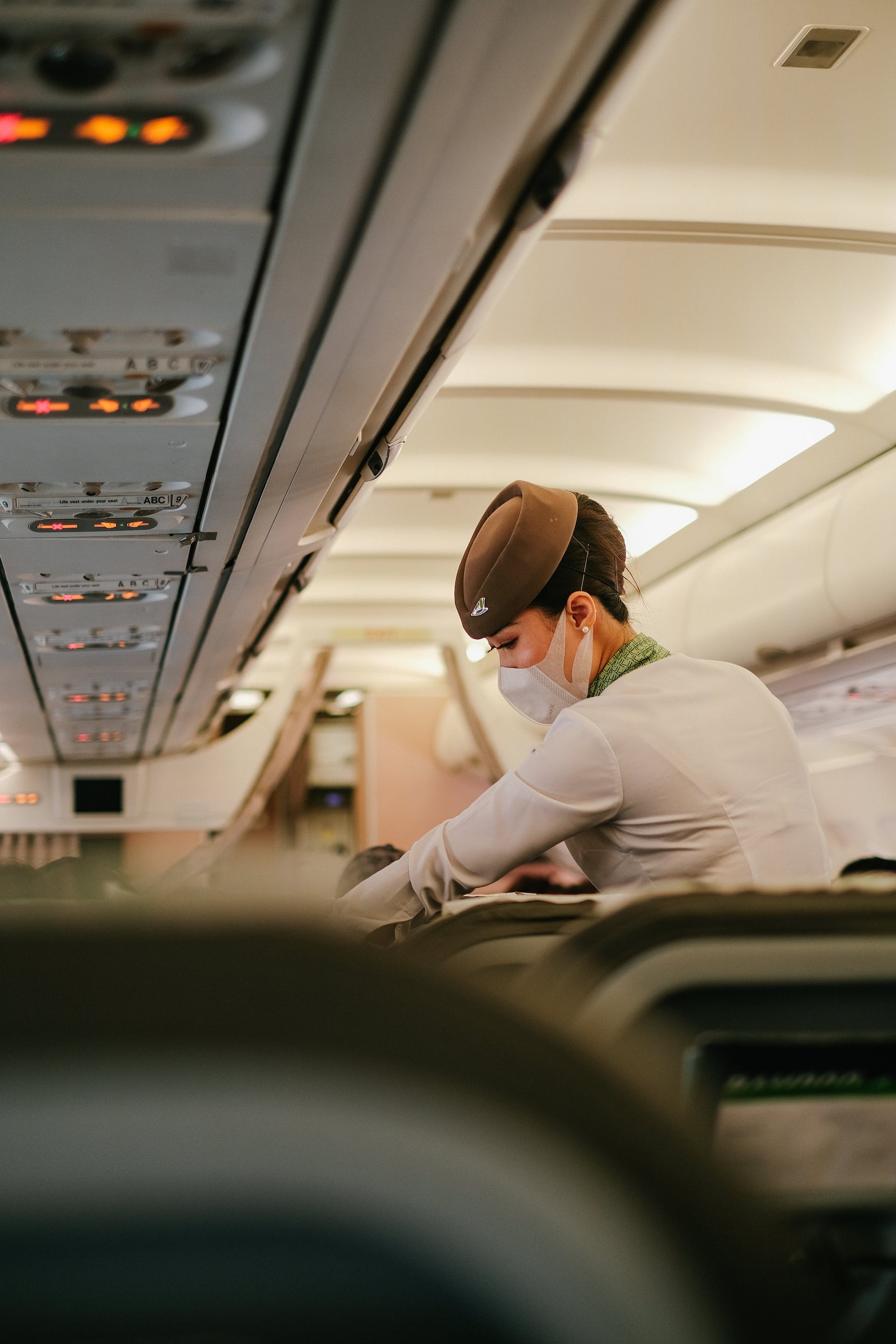 A flight attendant | Source: Pexels