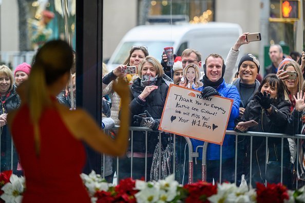 Kathie Lee Gifford waving at fans on Wednesday, December 12, 2018 | Photo: Getty Images