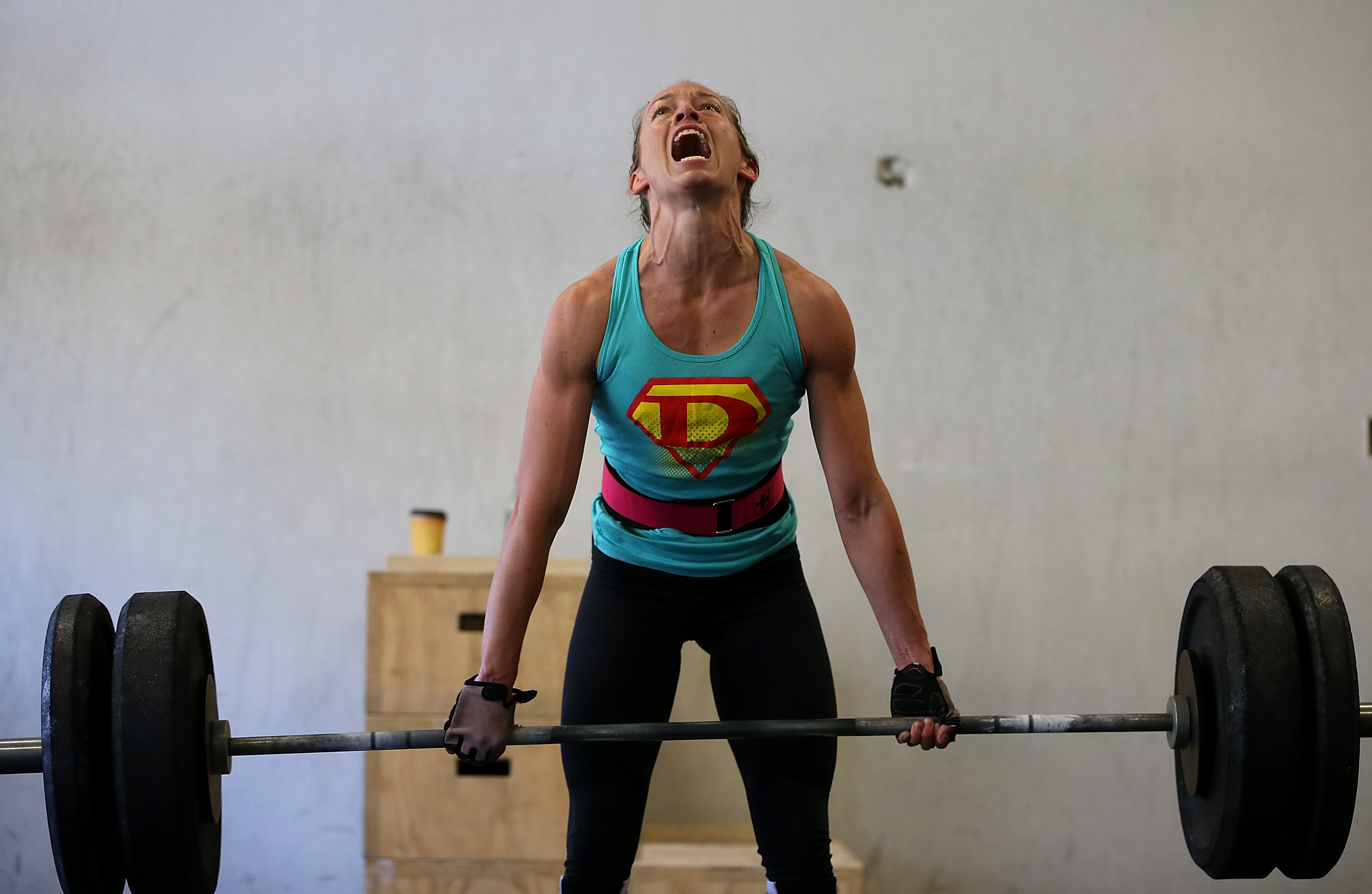 A class participant does a deadlift during a CrossFit workout at Ross Valley CrossFit on March 14, 2014, in San Anselmo, California | Source: Getty Images