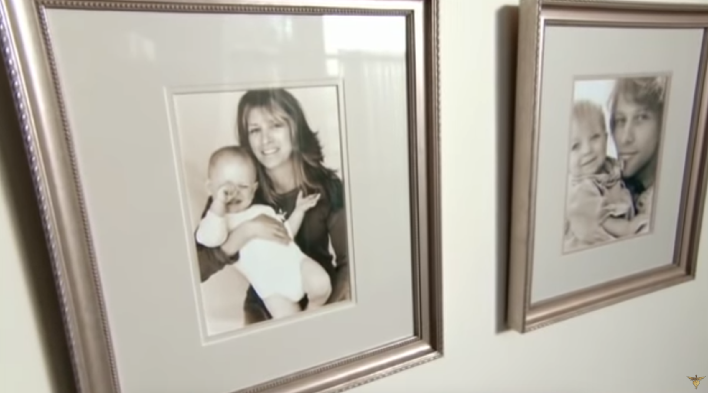(L-R) Family portraits showing Dorothea Hurley Bongiovi and Jon Bon Jovi with their kids | Source: youtube.com/Bon Jovi Pearl