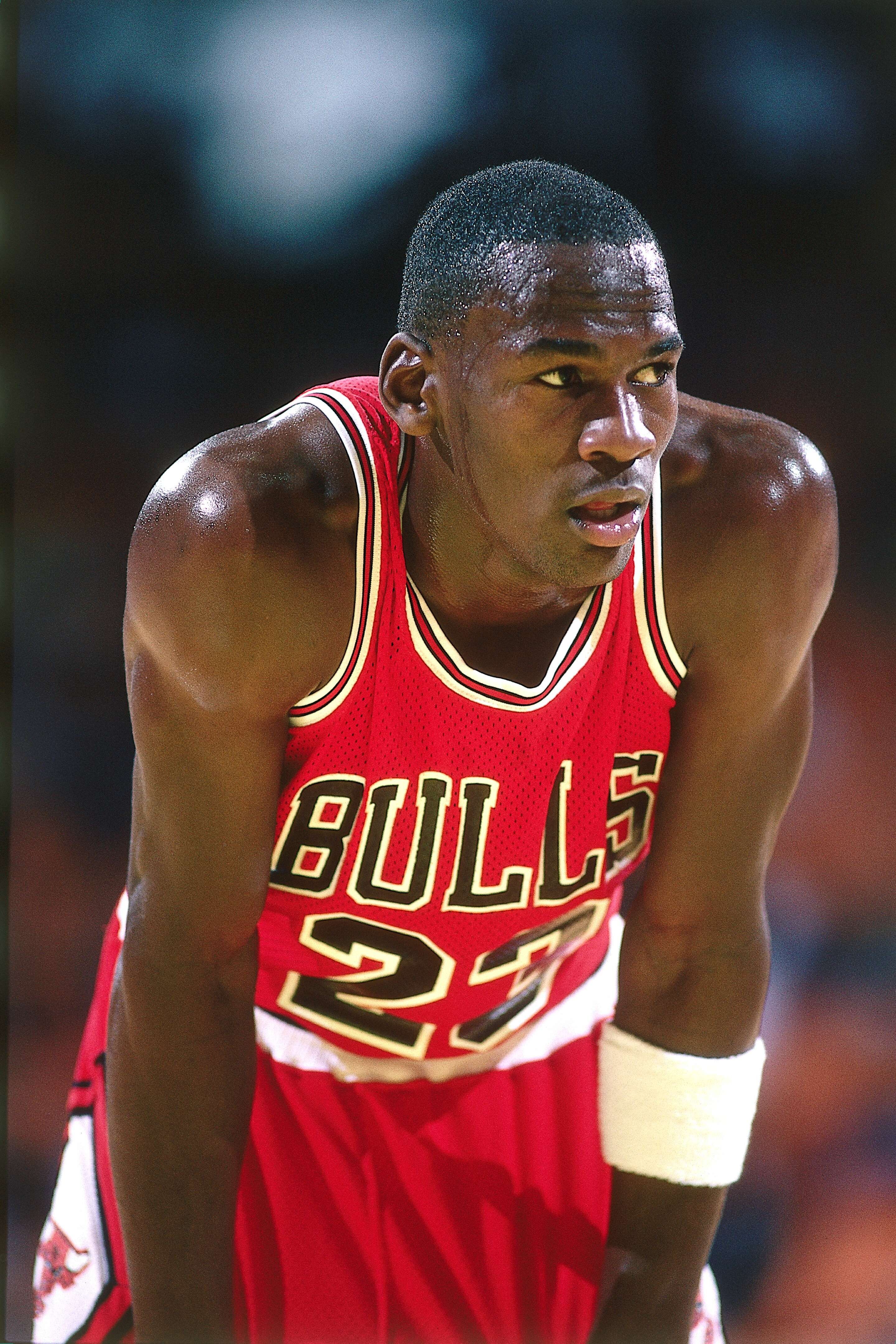 Michael Jordan in the 1986 season NBA game at the Great Western Forum in Los Angeles, California. | Source: Getty Images