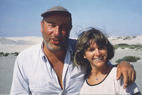Der deutsche Schauspieler Manfred Krug mit seiner Ehefrau Ottilie. Undatiertes Foto | Quelle: Getty Images