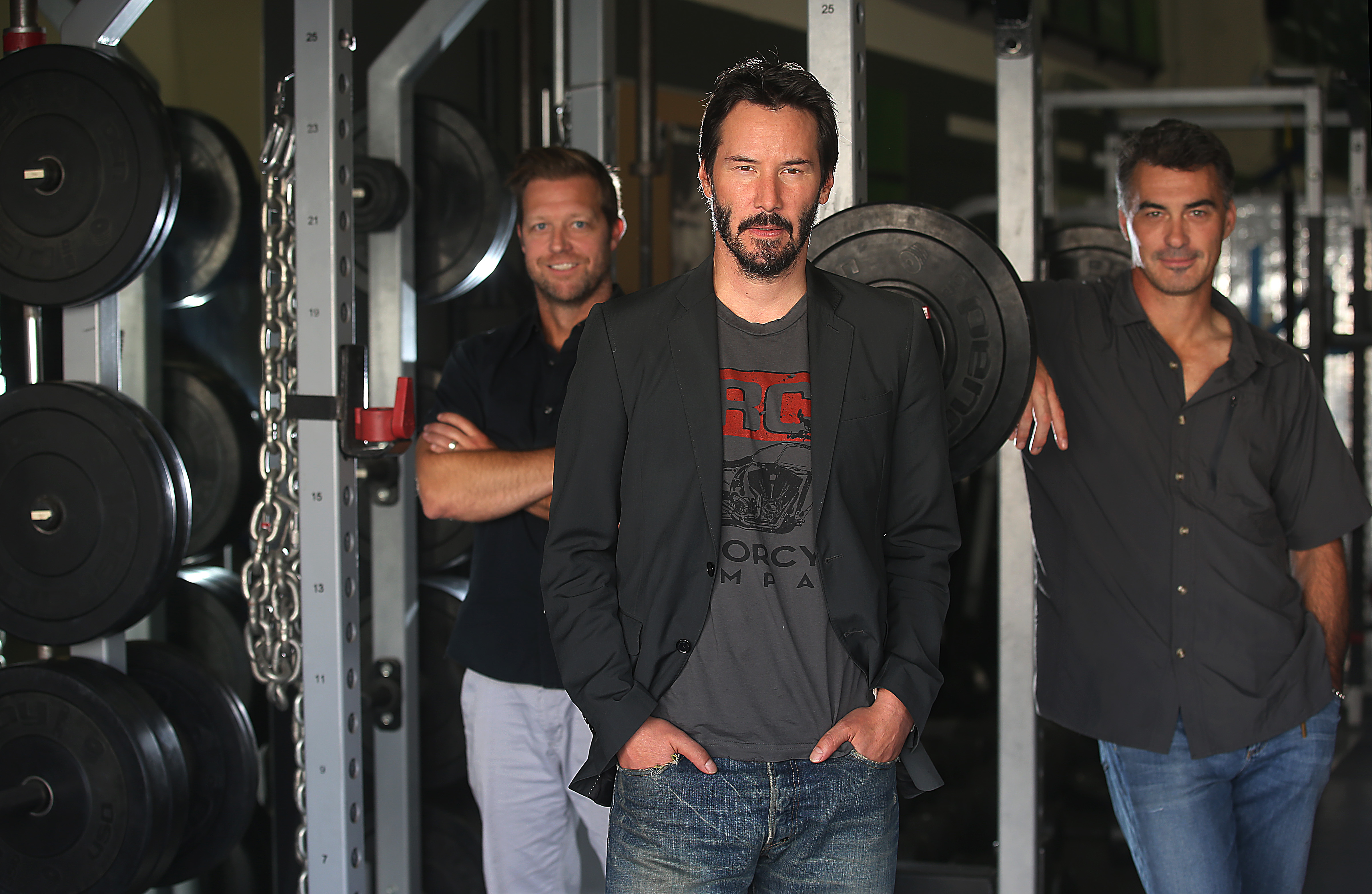 Keanu Reeves posing for a picture with stunt coordinators David Leitch and Chad Stahelski for "John Wick" in Inglewood, California on October 7, 2014 | Source: Getty Images