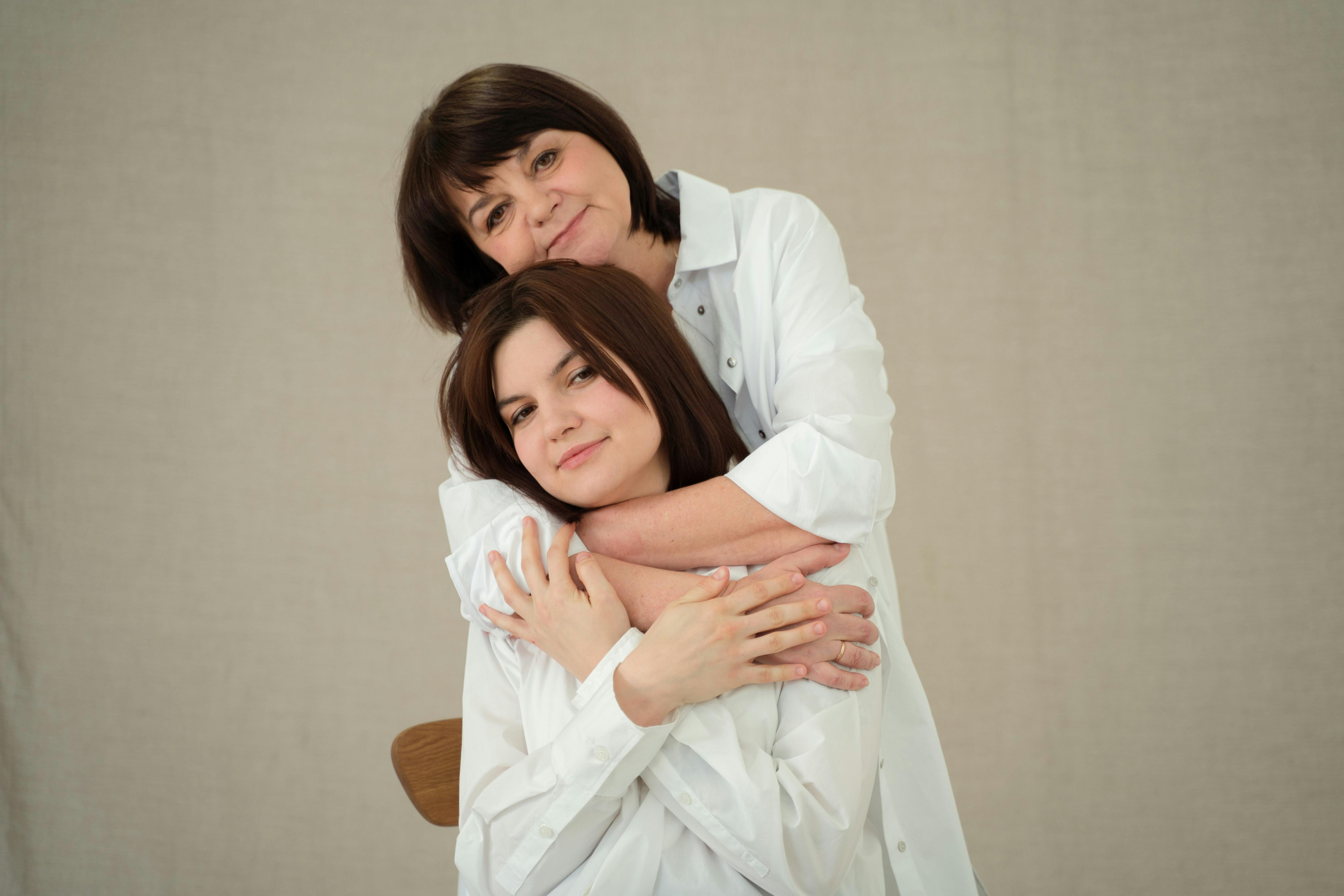 A mother embracing her daughter from behind | Source: Pexels