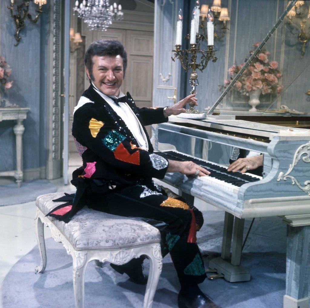 Liberace Wladziu Valentino Liberace Famous American Pianist | Getty Images