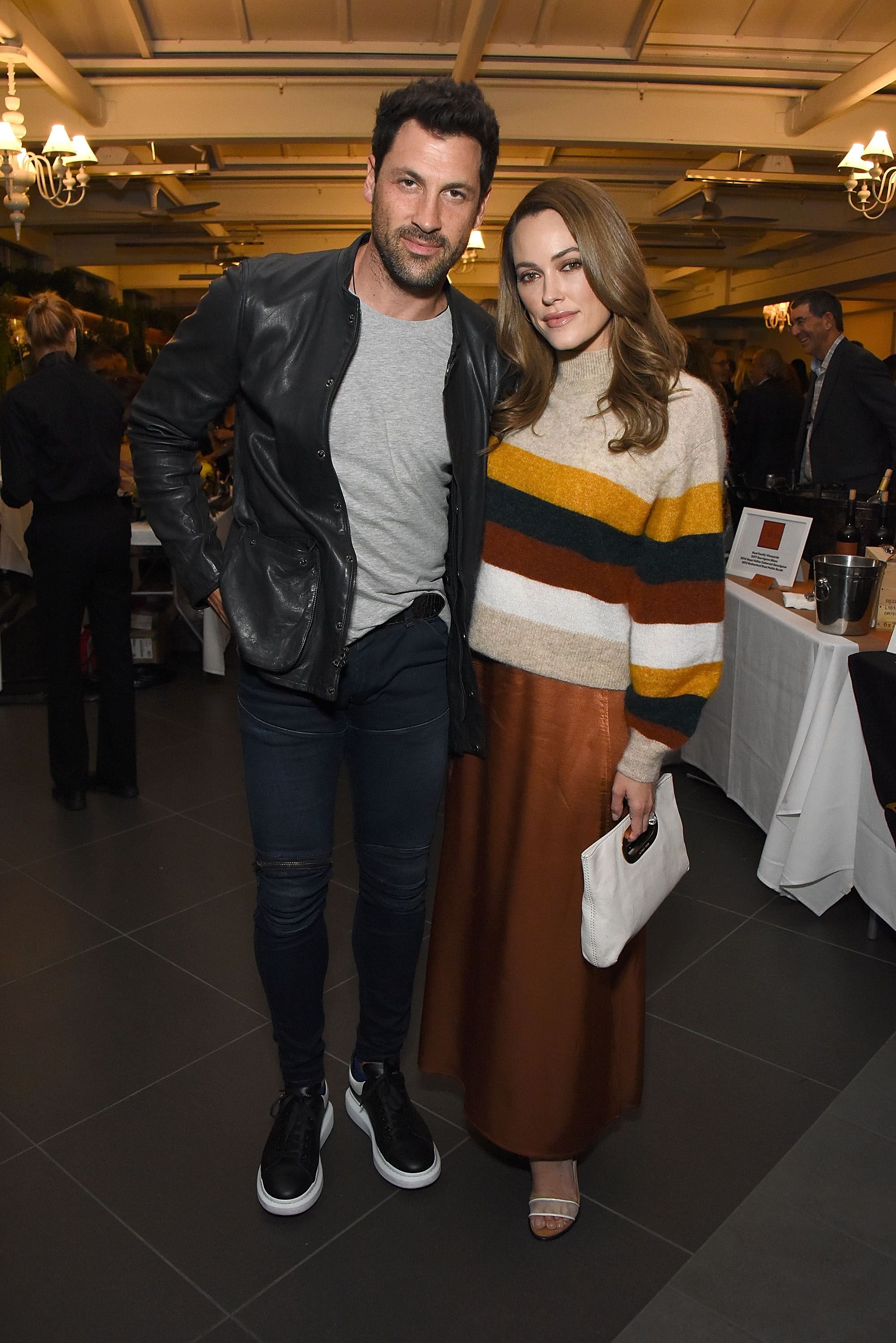 Peta Murgatroyd and Maks Chmerkovskiy enjoy a day out in Los Angeles, California on October 11, 2018. | Photo: Getty Images. 