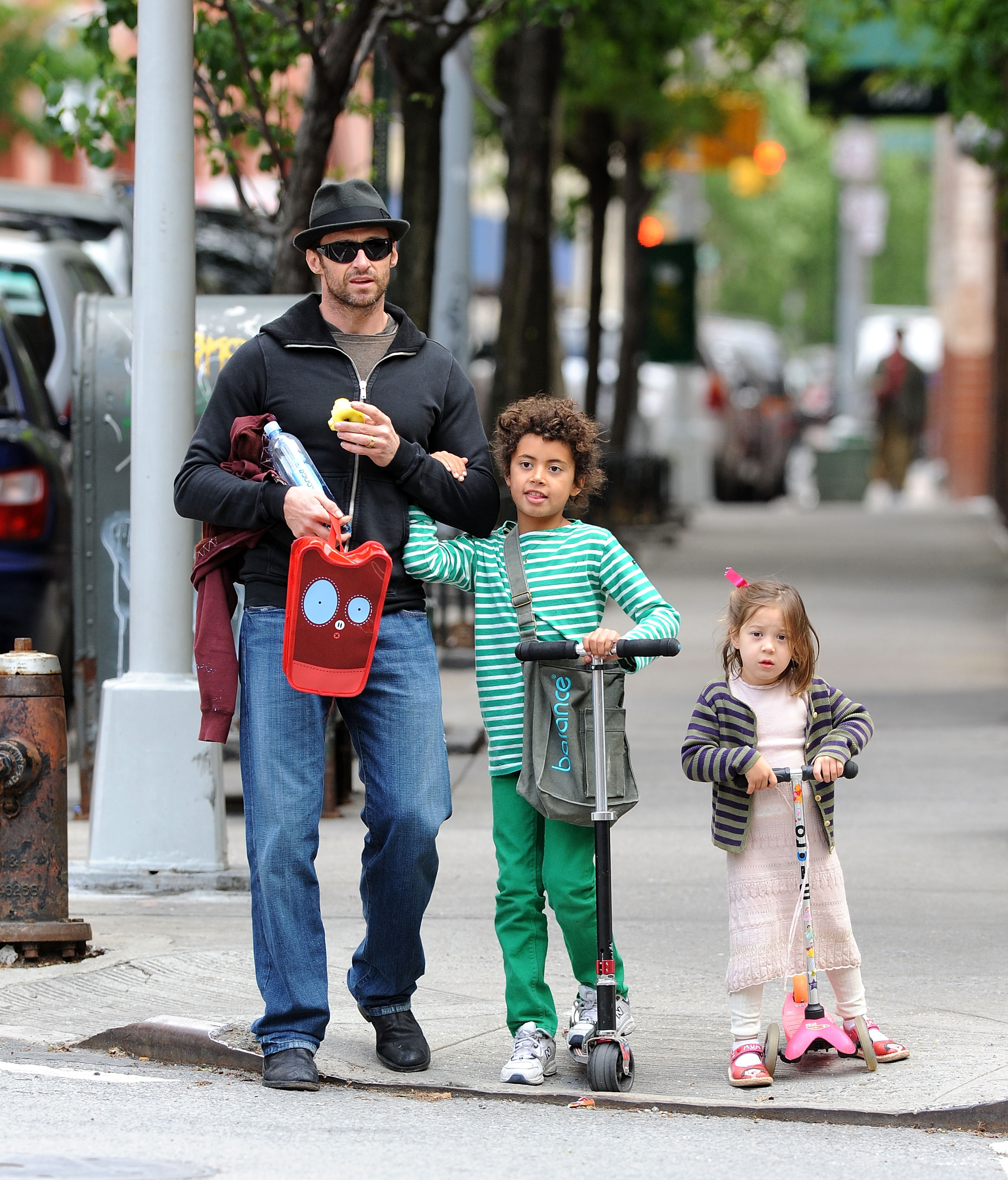 Hugh Jackman, Oscar Maximilian Jackman, and Ava Eliot Jackman snapped by paparazzi in New York City, 2009 | Source: Getty Images