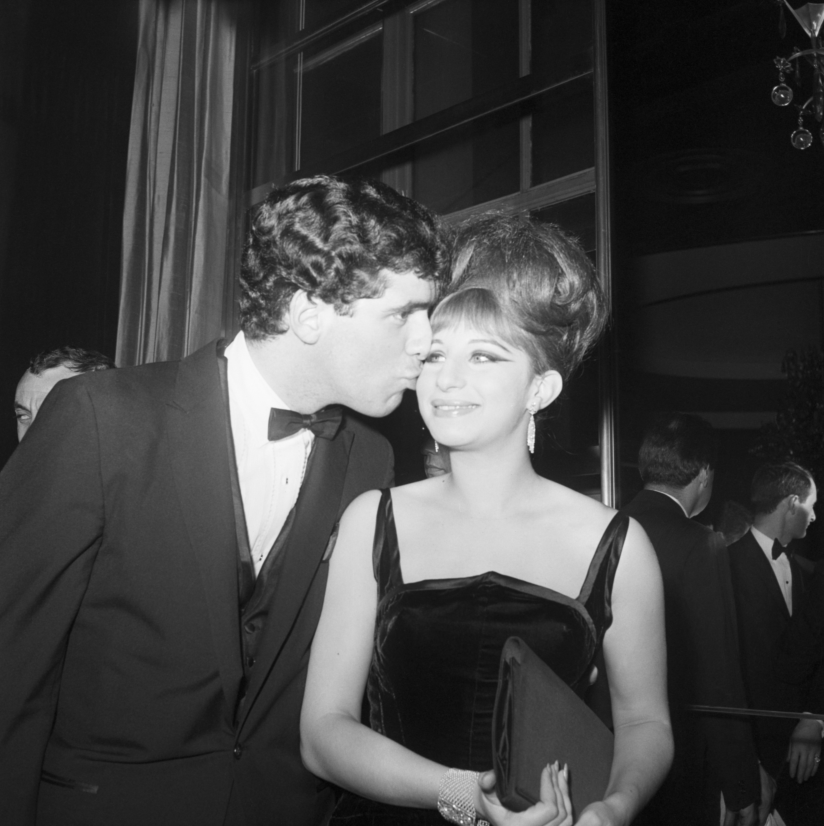 Barbra Streisand married her first husband, actor Elliot Gould, at a young age. | Source: Getty Images