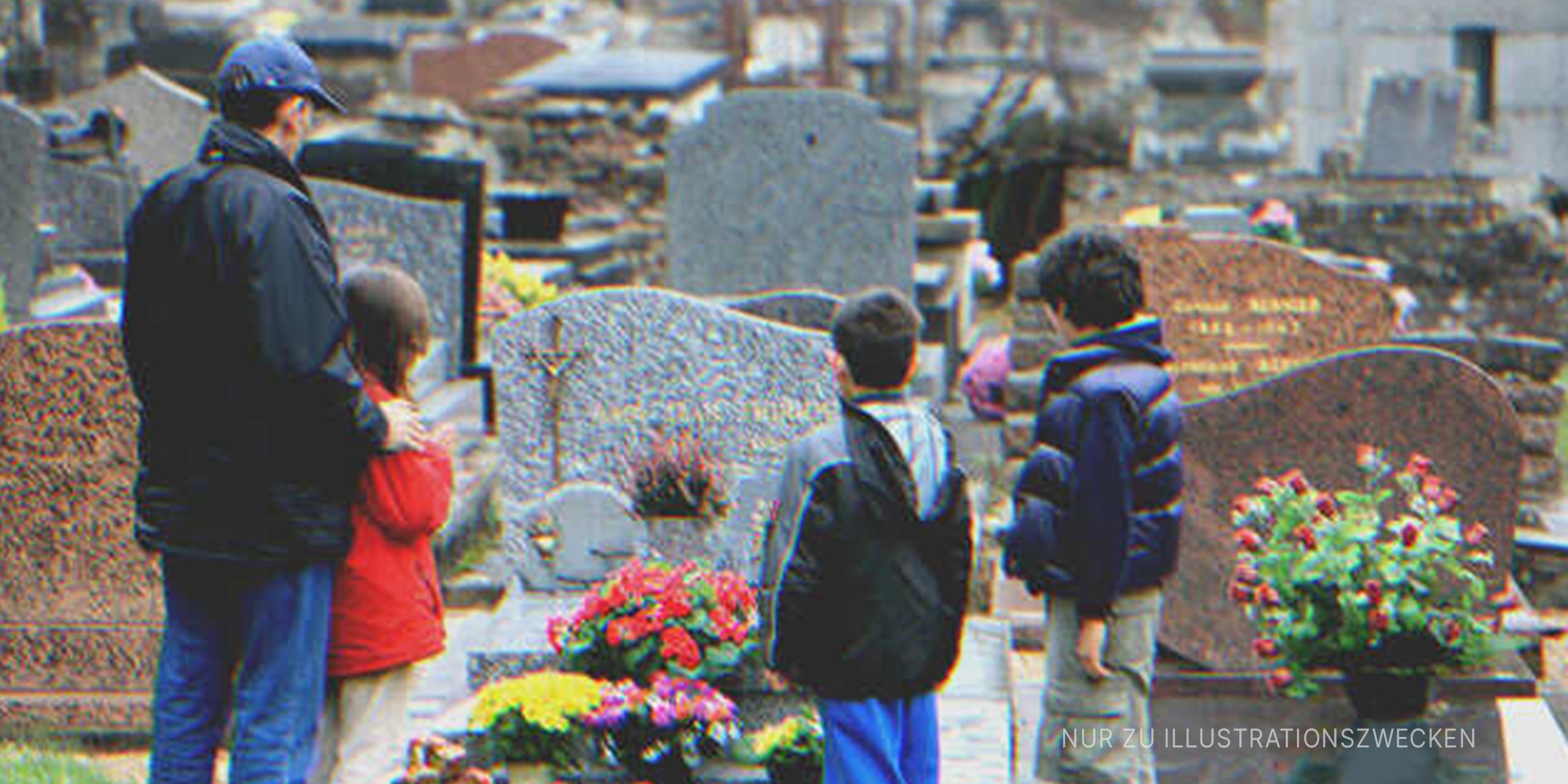 Papa in Tränen vor Grab | Quelle: Getty Images