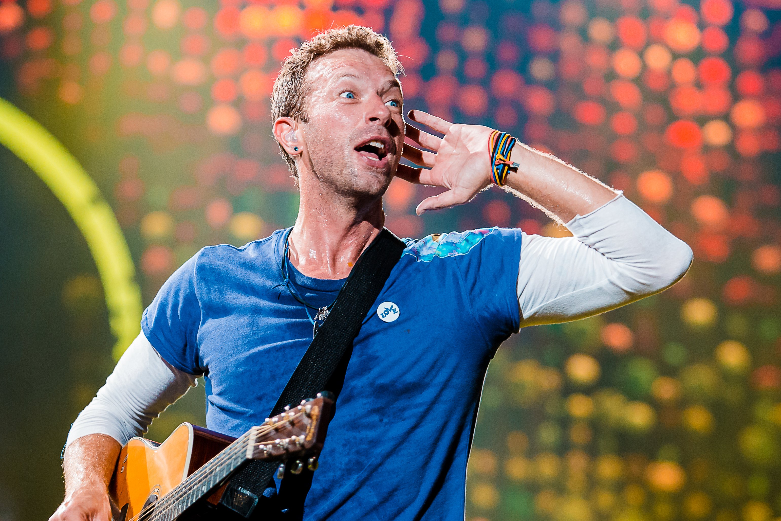 Chris Martin during a 2017 performance in Brazil. | Photo: Getty Images