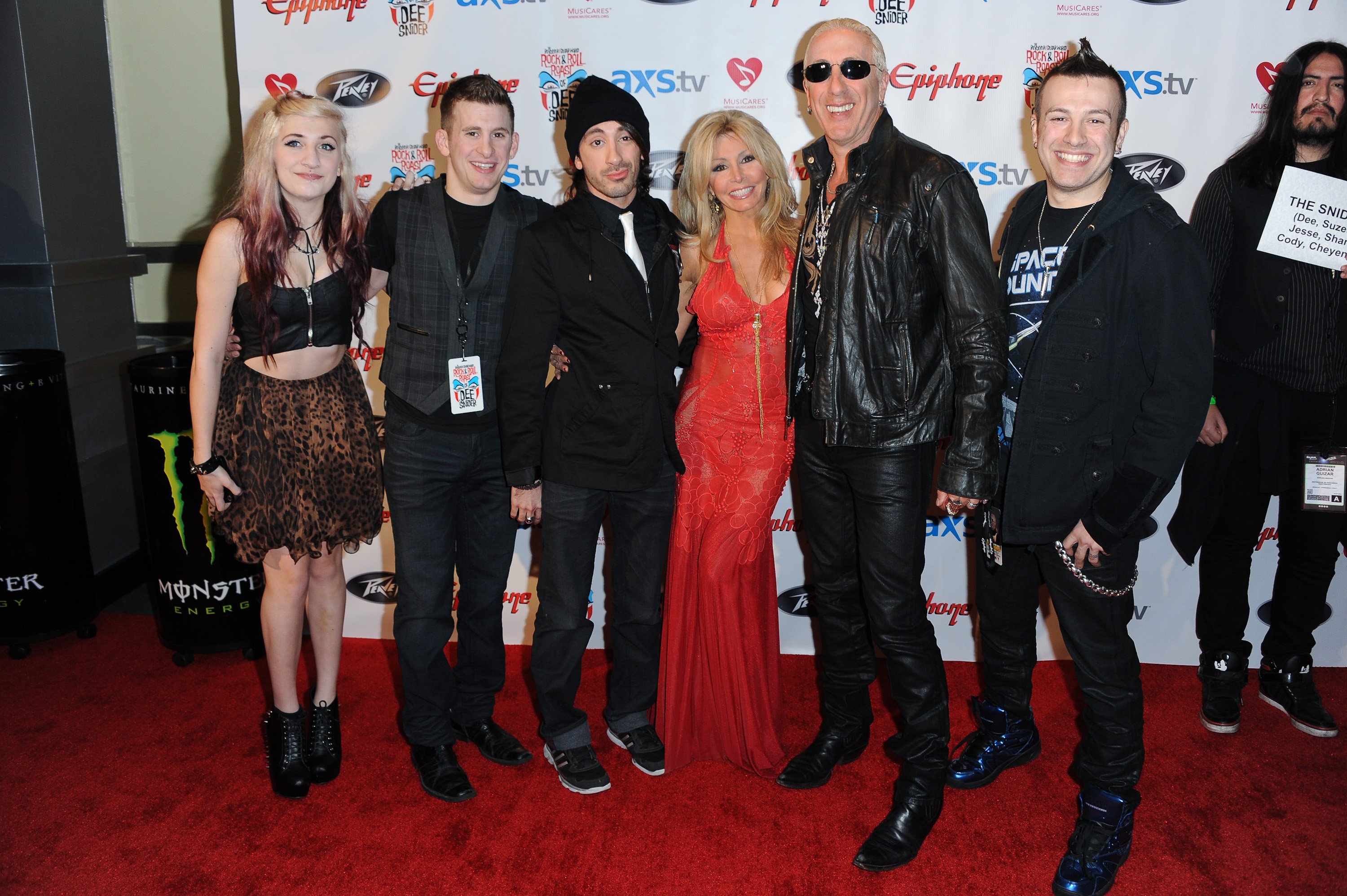 Dee Snider, wife Suzette Snider and their kids at the Revolver/Guitar World Rock & Roll roast of Dee Snider at City National Grove of Anaheim on January 24, 2013, in Anaheim, California. | Source: Getty Images