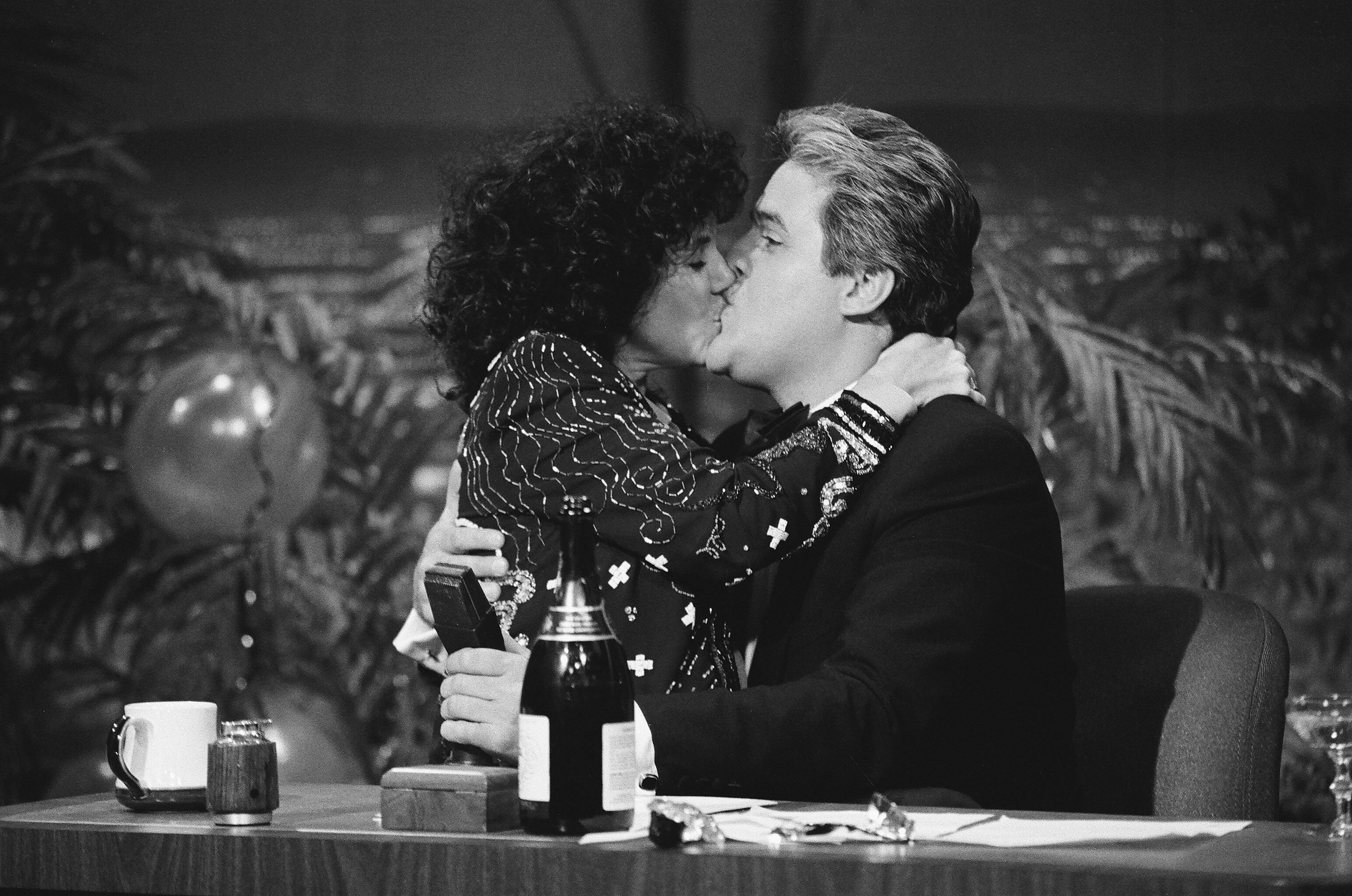 Mavis and Jay Leno on season 29 of "The Tonight Show Starring Johnny Carson" on December 31, 1990. | Source: Joseph Del Valle/NBCU Photo Bank/NBCUniversal/Getty Images