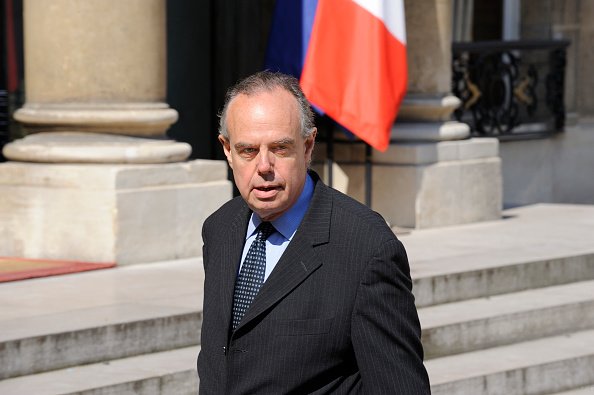 Frédéric Mitterrand après le remaniement ministeriel à Paris le 24 juin 2009. |Photo : Getty Images. Frédéric Mitterrand après le remaniement ministeriel à Paris le 24 juin 2009. |Photo : Getty Images.