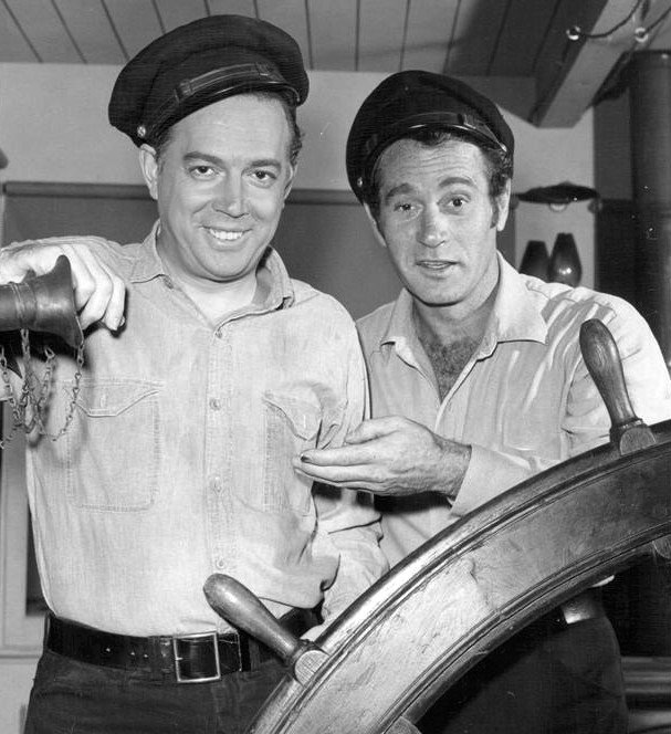 Publicity photo of Hugh Downs and Darren McGavin from the television show "Riverboat," circa 1960s. | Photo: We hope / Public domain