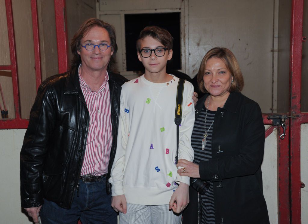 Richard Thomas, son Montana James Thomas, and wife Georgiana Bischoff Thomas in Damrosch Park on October 23, 2011 in New York City. | Photo: Getty Images