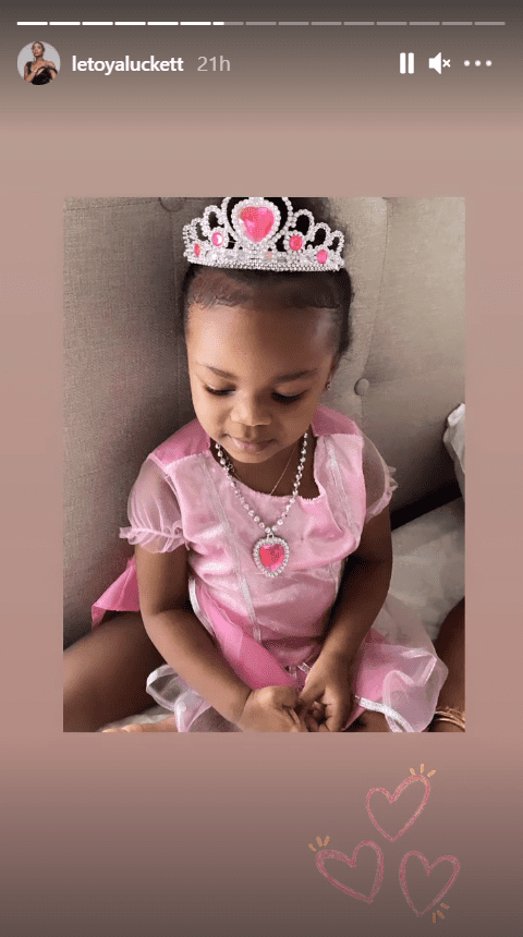 LeToya Luckett's daughter Gianna dressed up like a princess in a pick dress and a tiara. | Photo: Instagram/Letoyaluckett