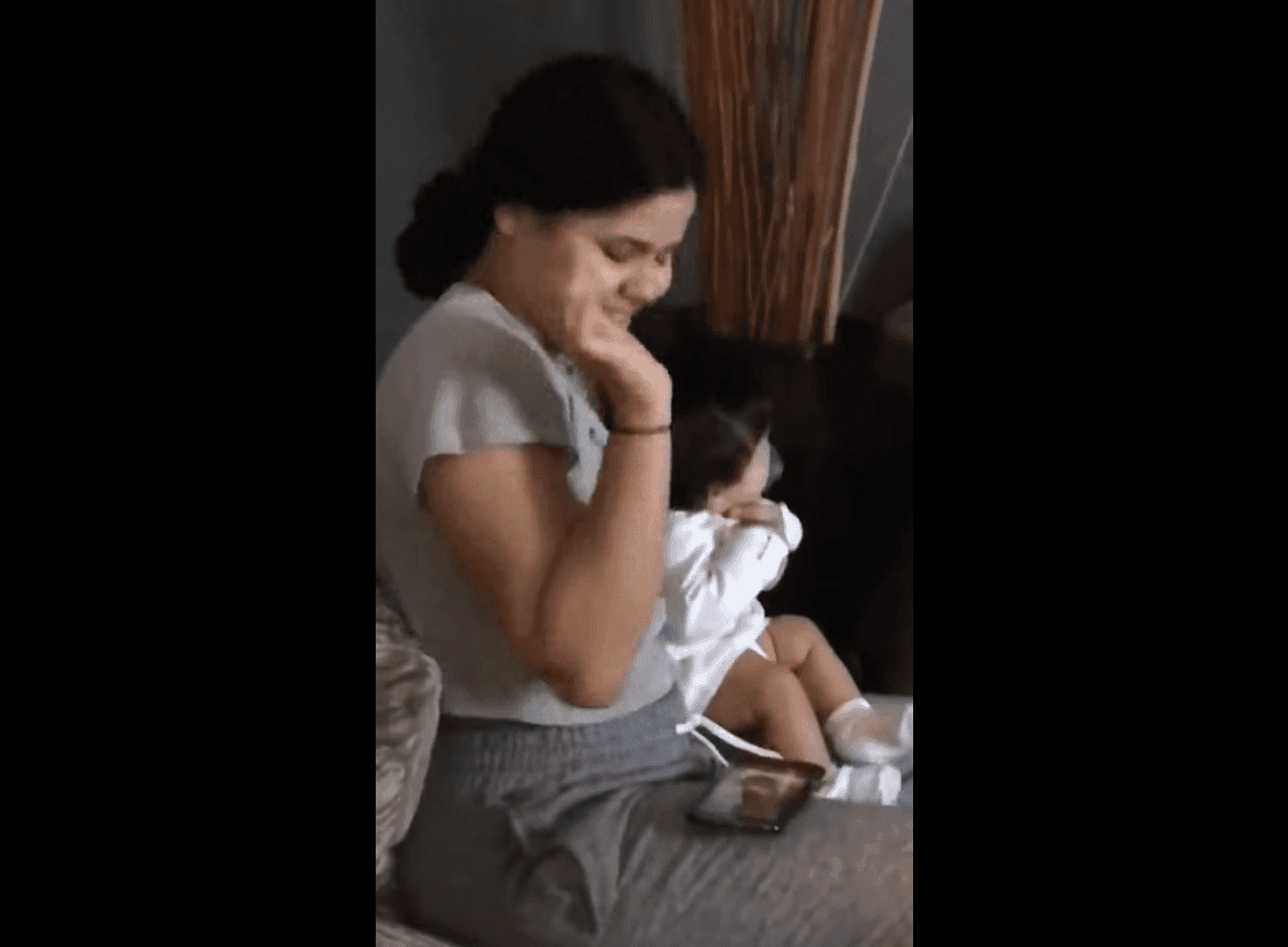 Frau mit Baby - Quelle: Facebook - JD Videos Oficial Frau mit Baby - Quelle: Facebook - JD Videos Oficial