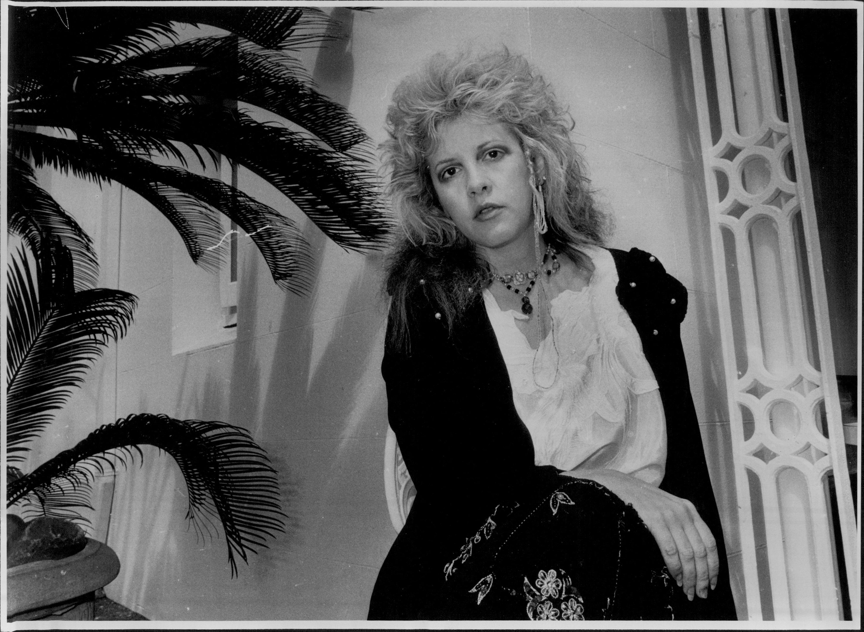 The artist poses for a portrait on September 19, 1986. | Source: Getty Images