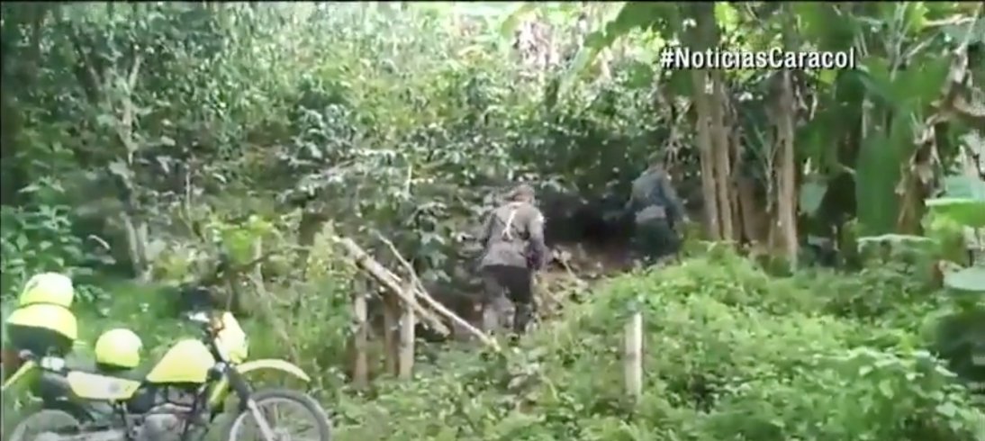 Police at the scene where the baby was found | Source: Youtube/Noticias Caracol 