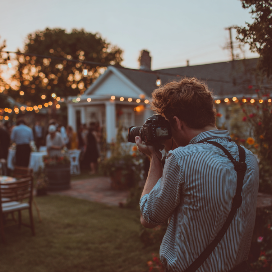 A wedding photographer | Source: Midjourney