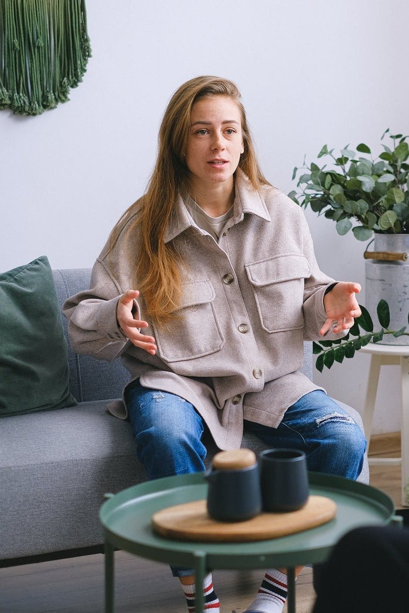 Mary urged her siblings to quit talking about the inheritance and focus on mourning the death of their mother | Source: Pexels