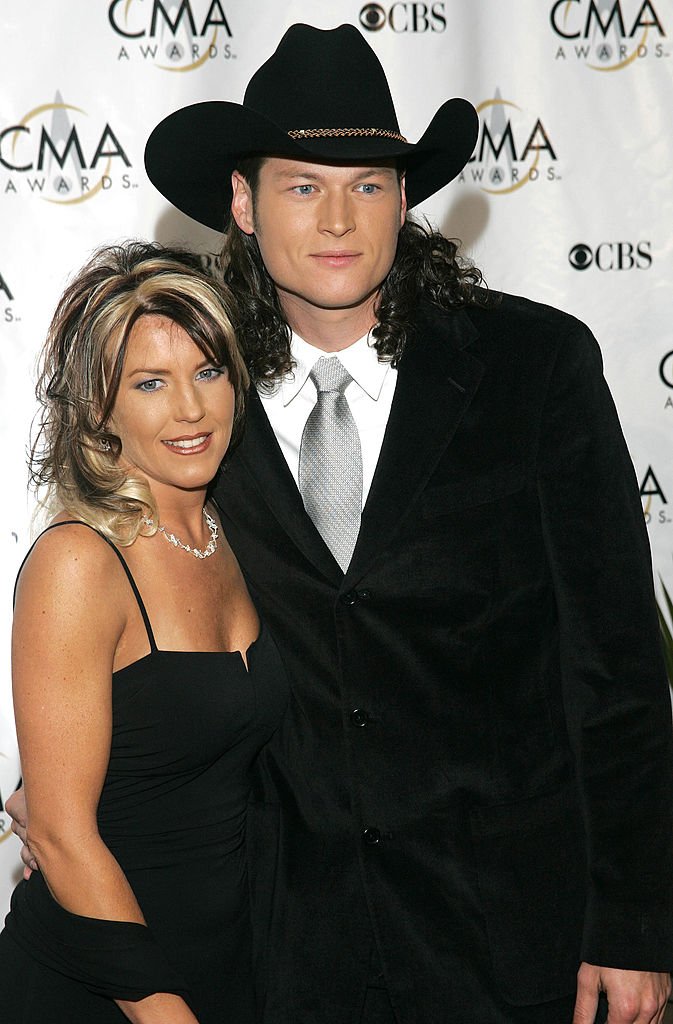 Blake Shelton and Kaynette Williams during the 38th Annual CMA Awards at the Grand Ole Opry House November 9, 2004 in Nashville, Tennessee. | Source: Getty Images