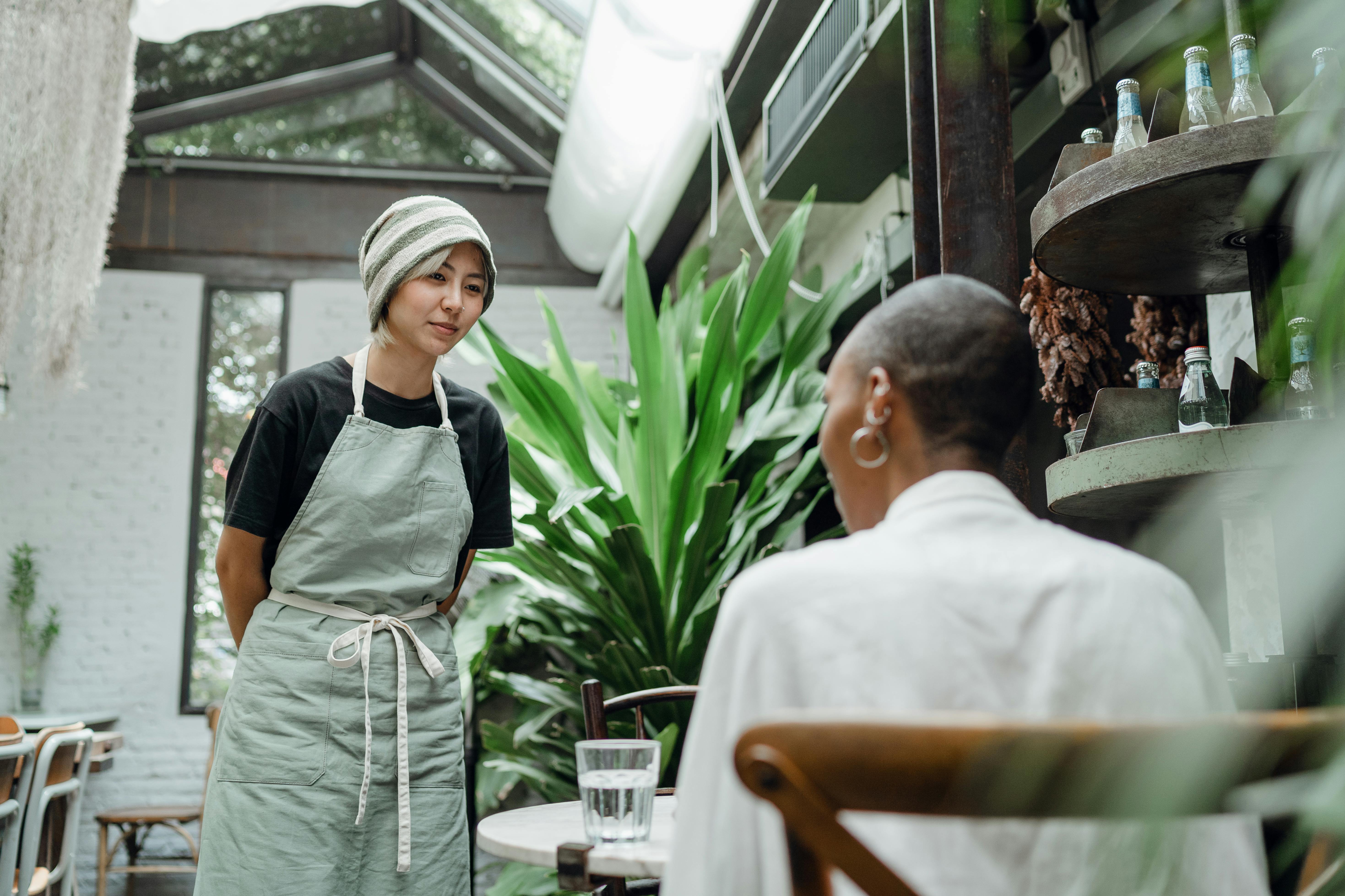 Waitress attending to a customer | Source: Pexels