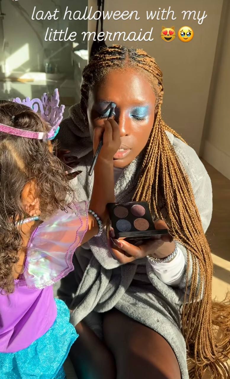 Juno Jackson helps Jodie Turner-Smith get ready for Halloween in full mermaid glam | Source: Instagram/jodiesmith