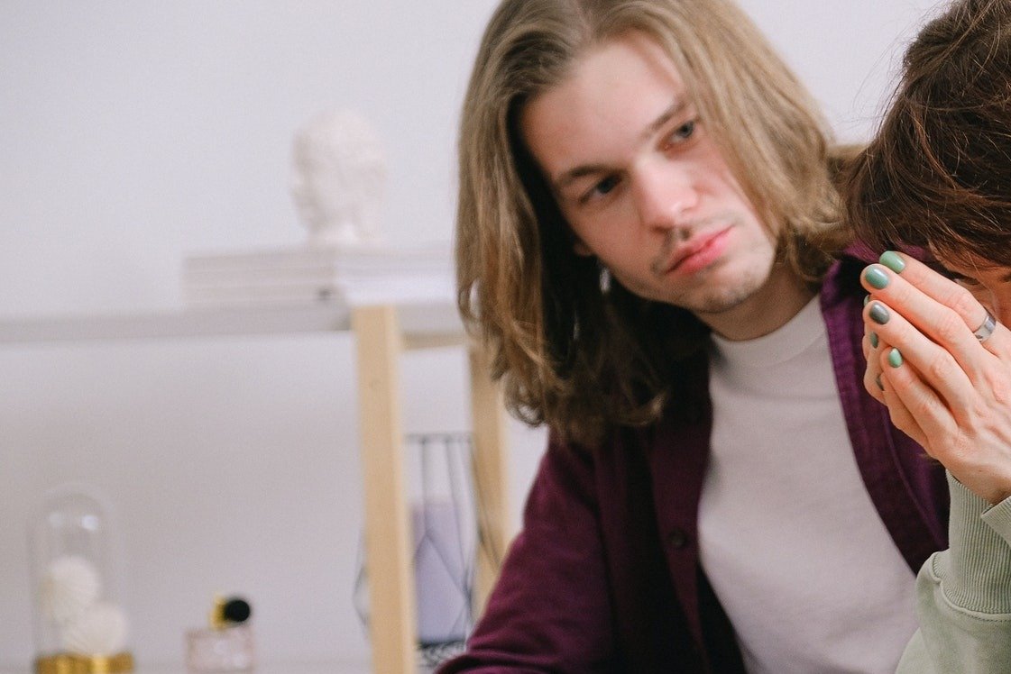 Sie wurden emotional, aber Brandon versicherte ihnen, dass sie es gemeinsam durchstehen würden. | Quelle: Pexels