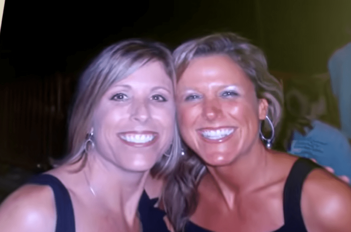 Shannon Nicoll and Rachelle Dyer meeting for the first time at a Kenny Chesney concert. | Source: youtube.com