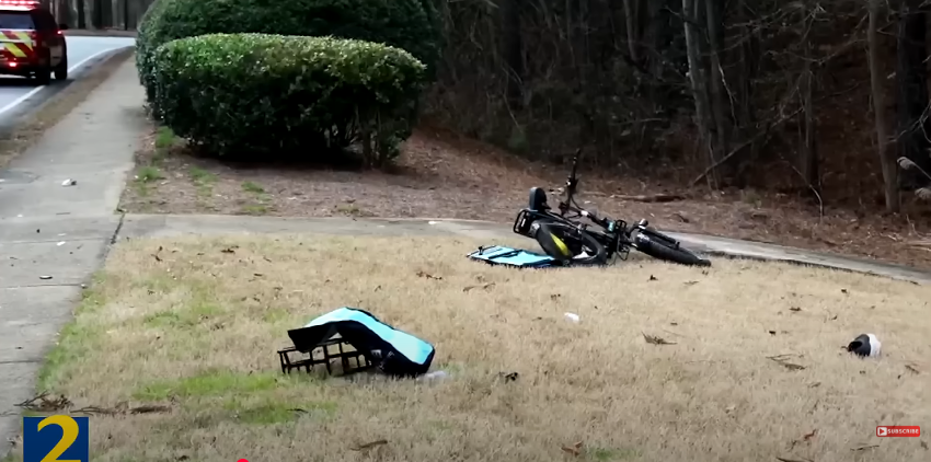 The scene where Joseph Tillman hit Chuck Johnson from a video posted on August 8, 2025 | Source: YouTube/@wsbtv