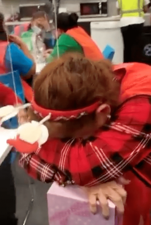 A woman covers her face and cries after seeing her Christmas gift | Photo: TikTok/lilianmejia06
