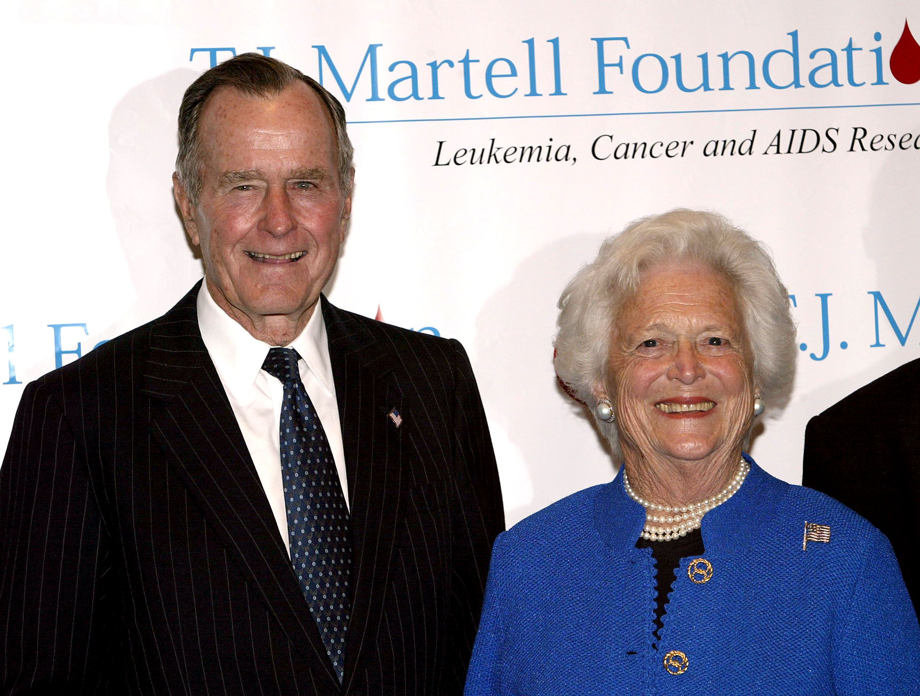 Former President George H. W. Bush and his wife Barbara at the 29th Annual T.J. Martell Foundation Awards Gala at the New York Hilton May 27, 2004 | Photo: Getty Images